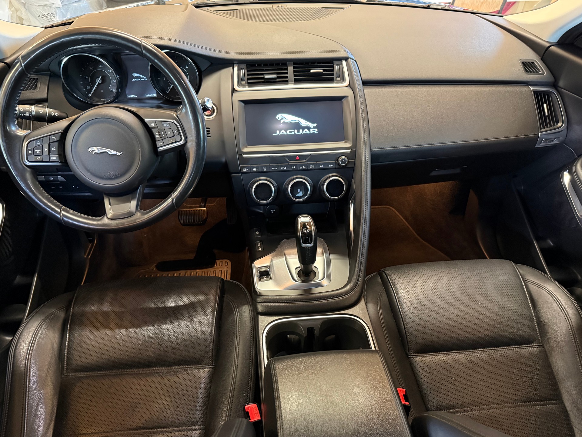 JAGUAR E-Pace 2.0d D180 S AWD Automatik-image-8