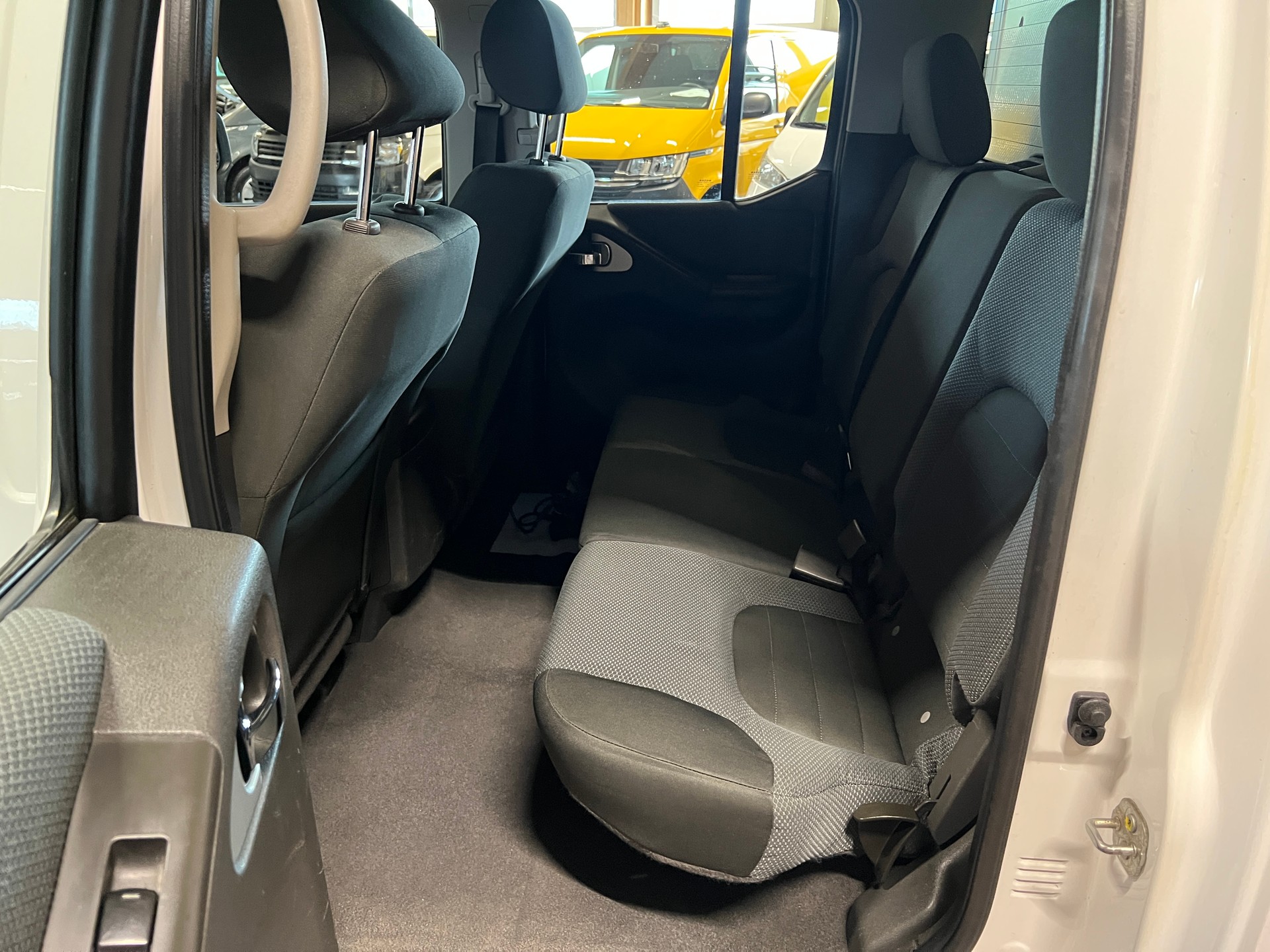 NISSAN Navara Double Cab SE 2.5 dCi 4WD LB Automat-image-15