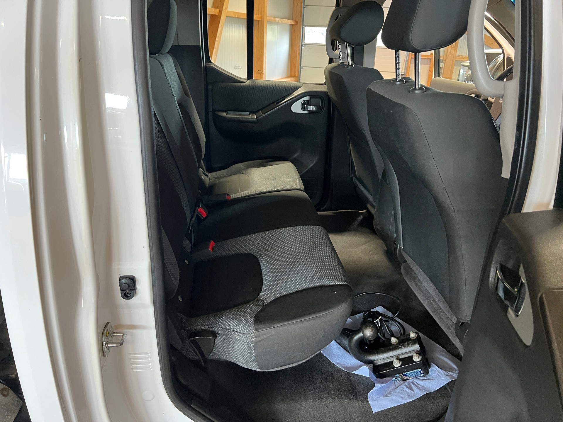 NISSAN Navara Double Cab SE 2.5 dCi 4WD LB Automat-image-14