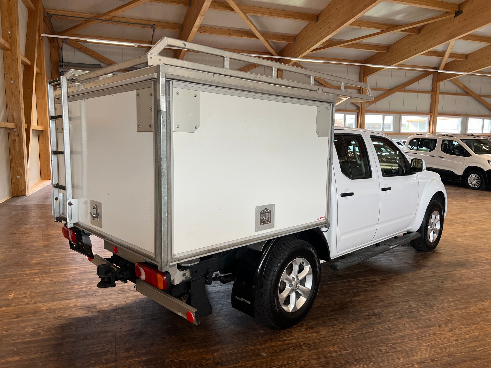 NISSAN Navara Double Cab SE 2.5 dCi 4WD LB Automat-image-4