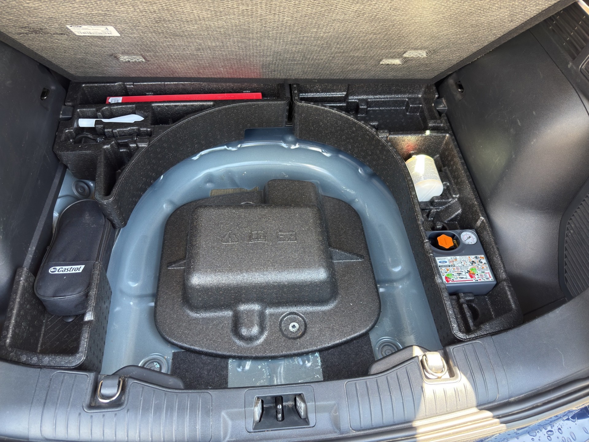 FORD Kuga 2.5 Hybrid Cool & Connect 4x4-image-13