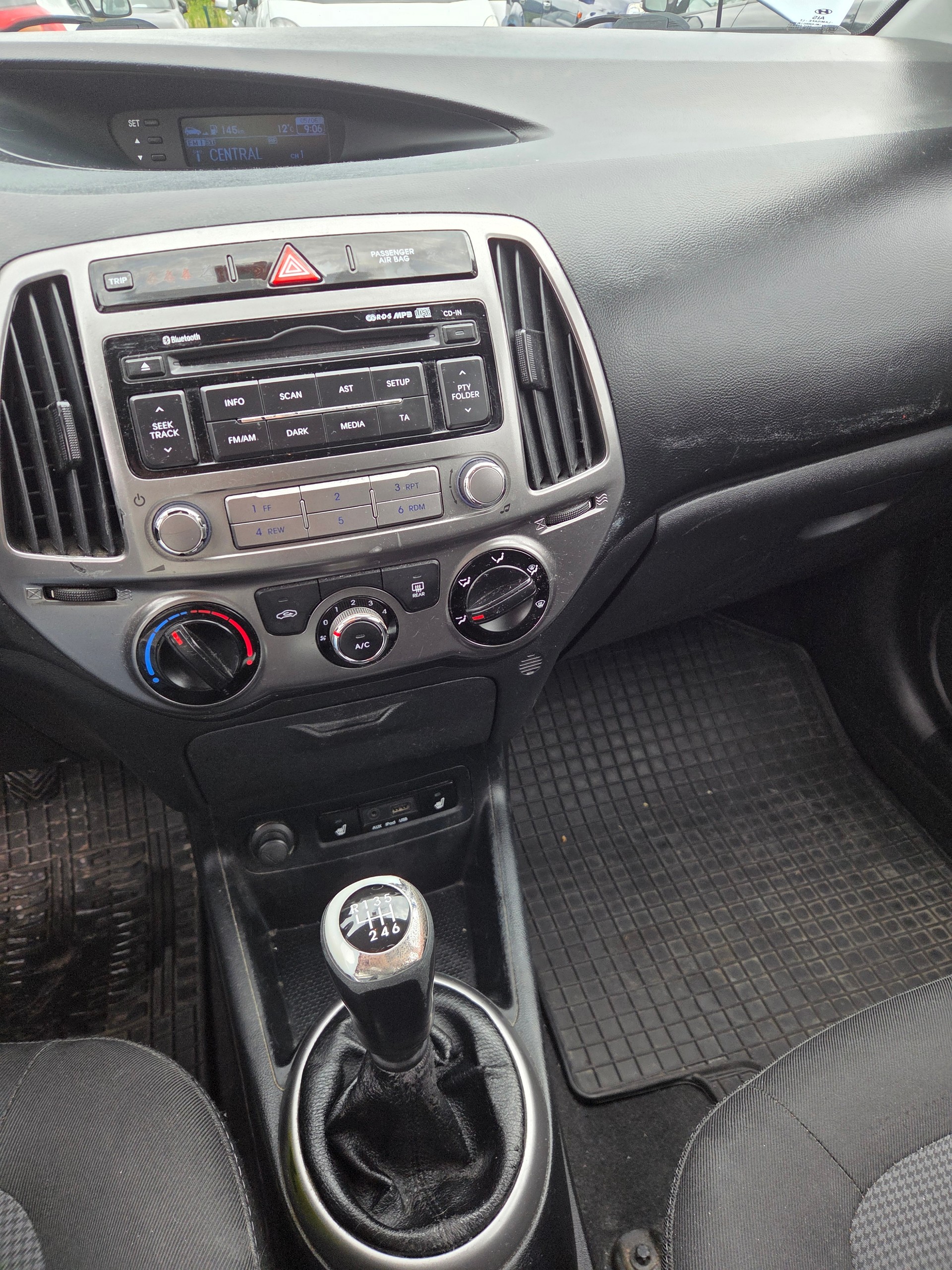 HYUNDAI i20 1.4 Style-image-7