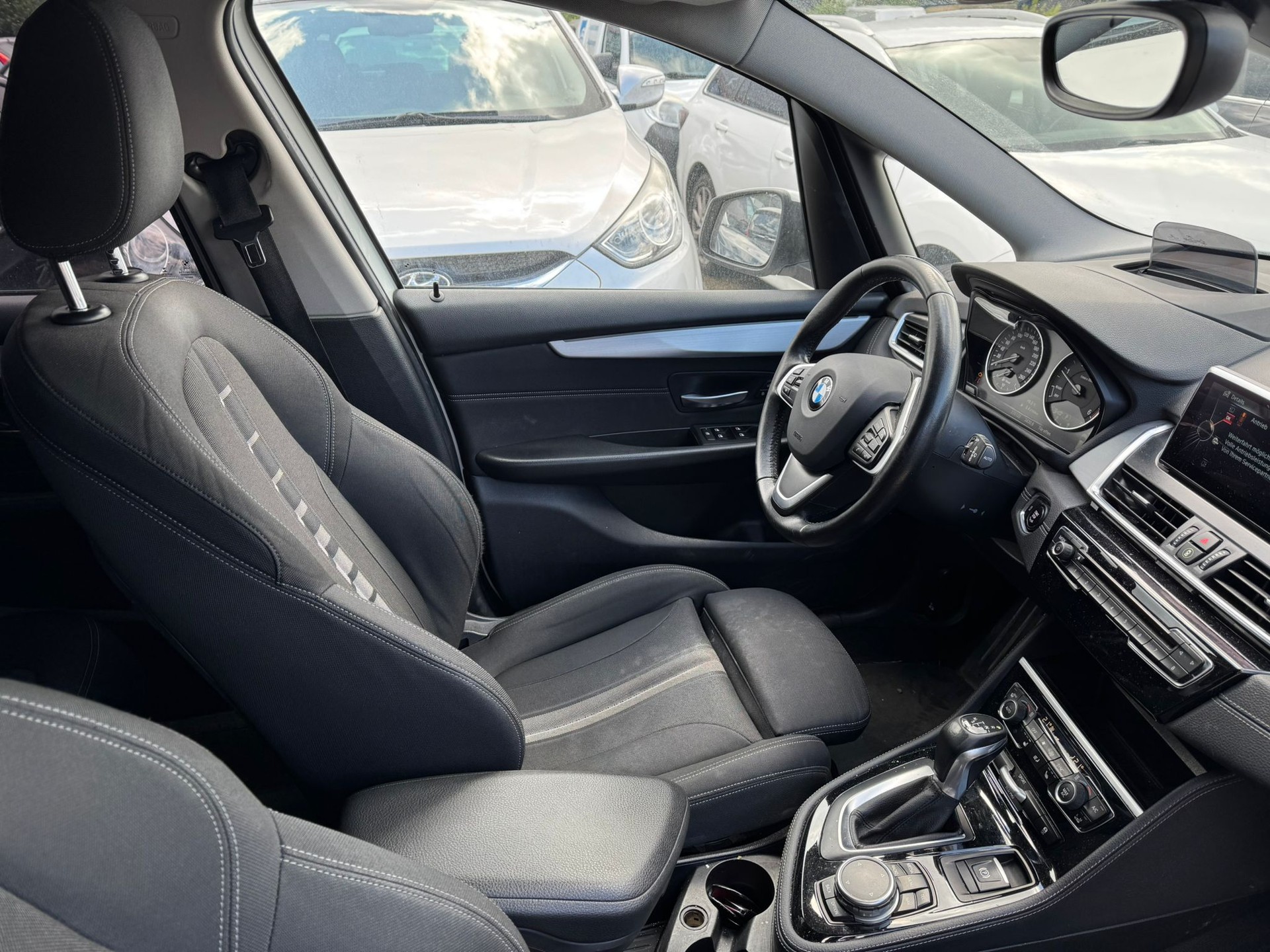 BMW 218d Gran Tourer Steptronic-image-8