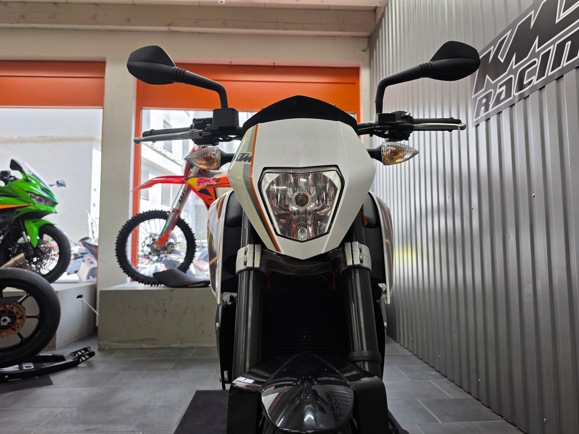 KTM 690 Duke ABS (35kW)-image-4