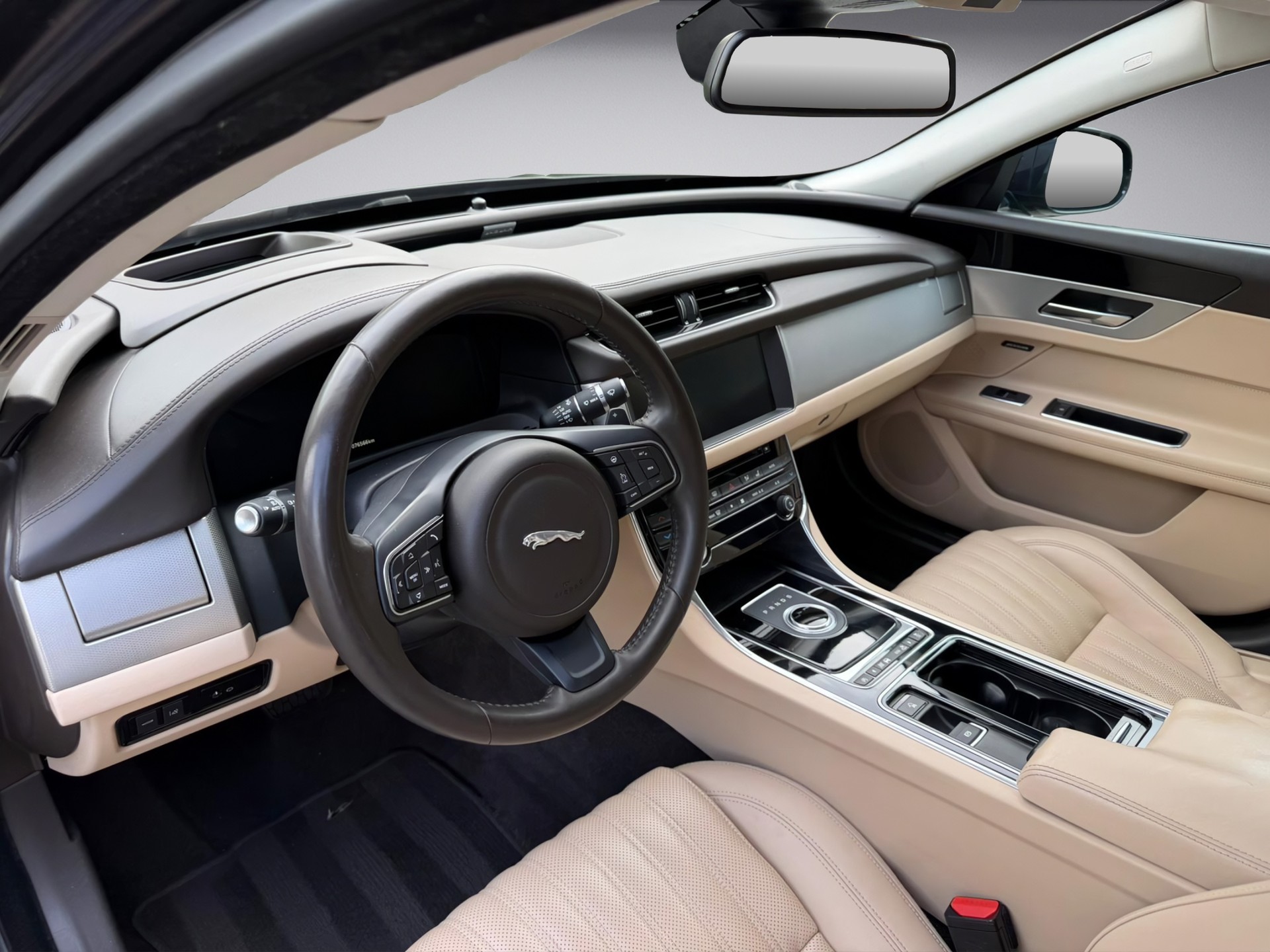 JAGUAR XF 30d Portfolio Automatic * Diesel * V6 * 300PS *-image-7