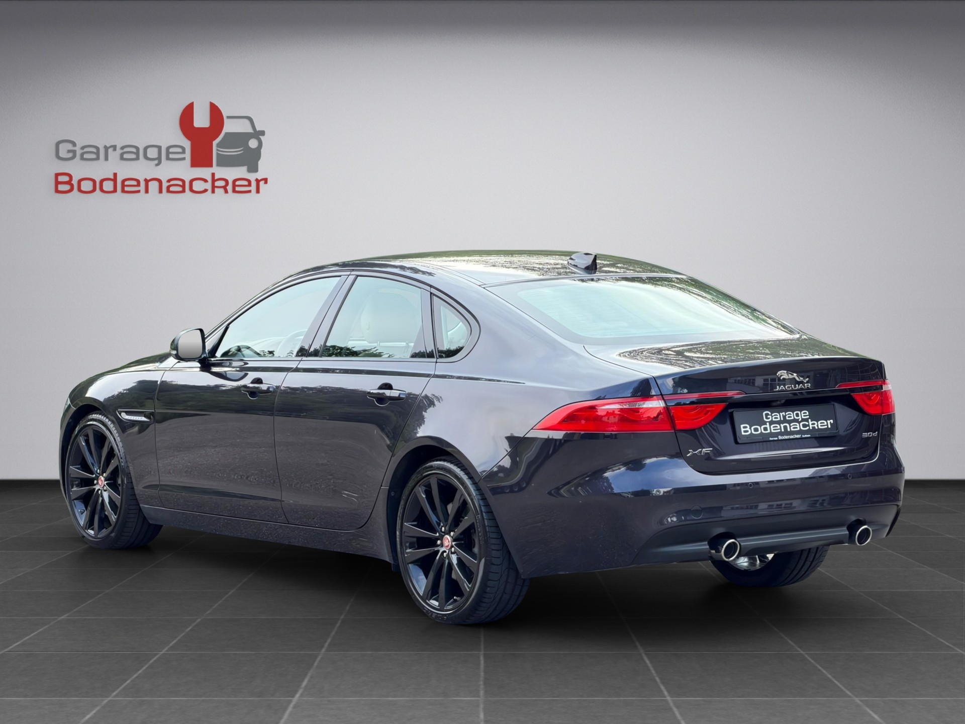 JAGUAR XF 30d Portfolio Automatic * Diesel * V6 * 300PS *-showroom-element-3