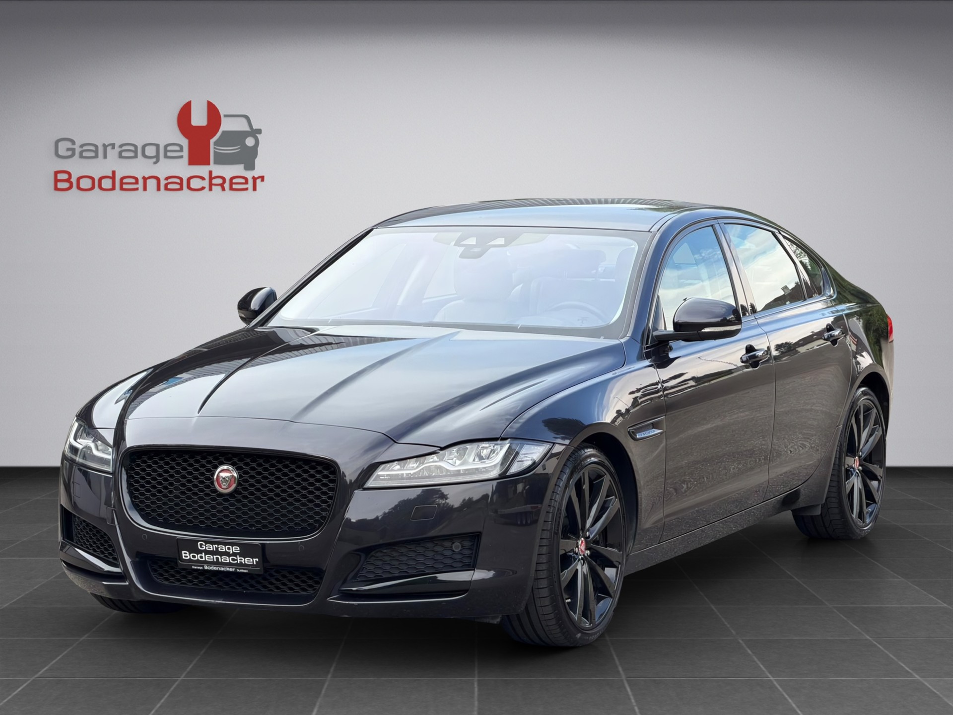 JAGUAR XF 30d Portfolio Automatic * Diesel * V6 * 300PS *-showroom-element-1