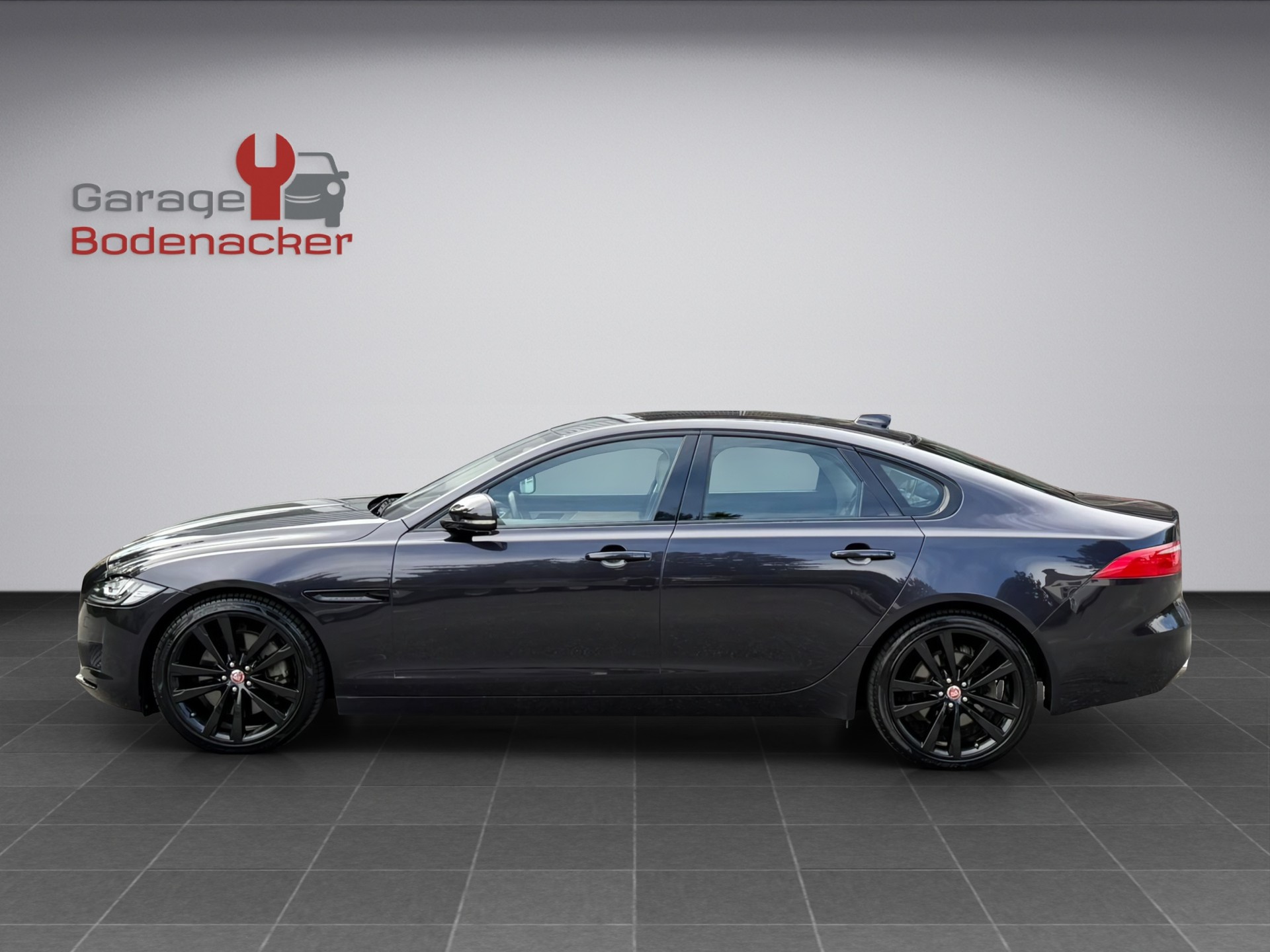 JAGUAR XF 30d Portfolio Automatic * Diesel * V6 * 300PS *-showroom-element-2