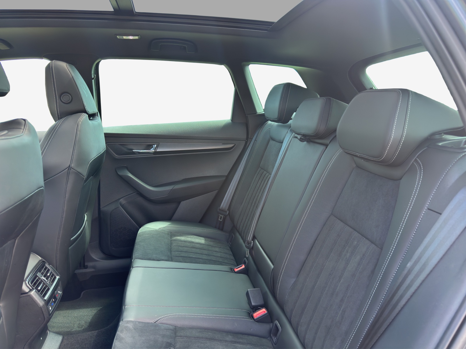 SKODA Karoq 2.0 TSI SportLine 4x4 DSG-image-8