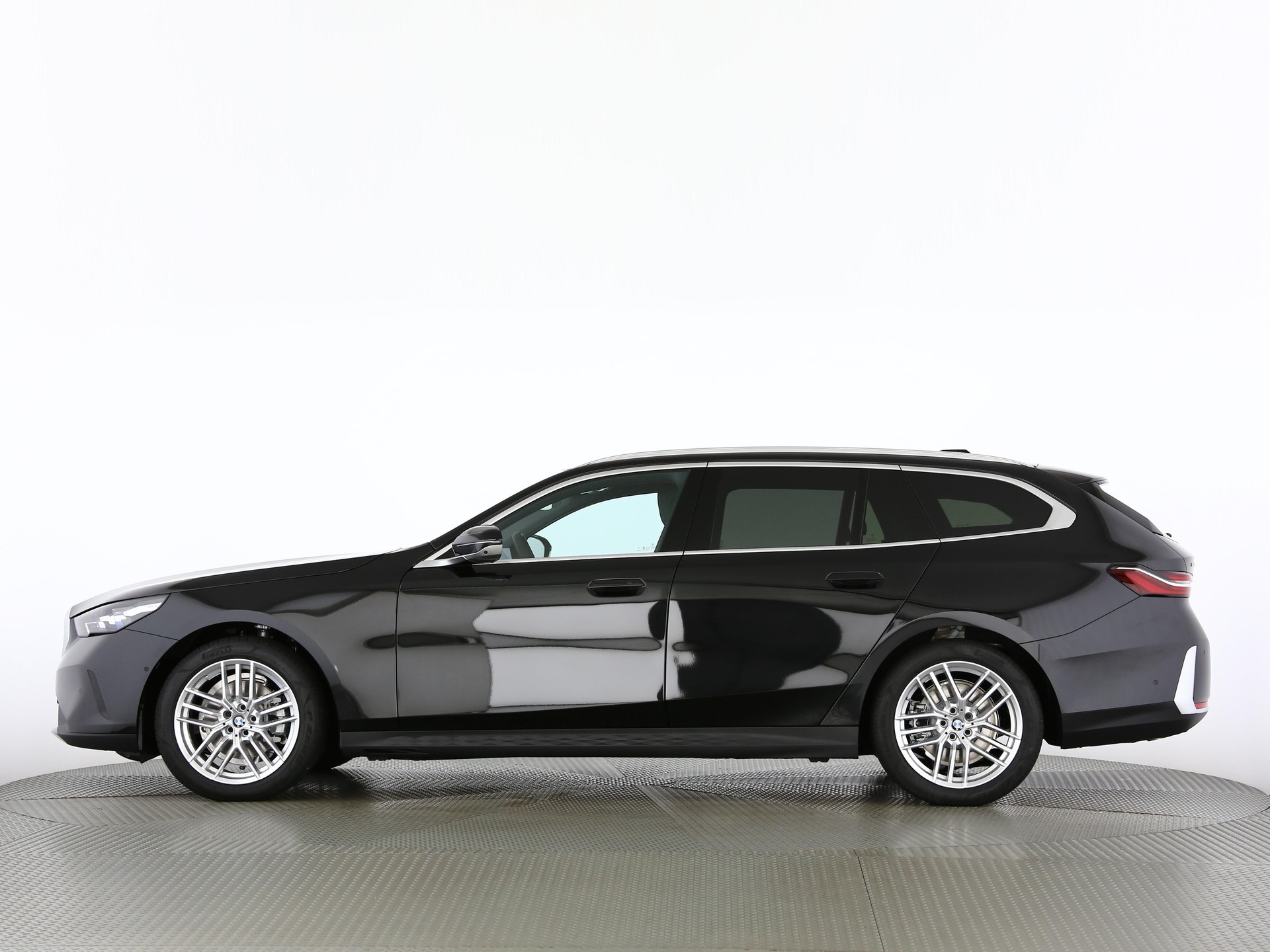 BMW 520d xDrive Touring-showroom-element-1