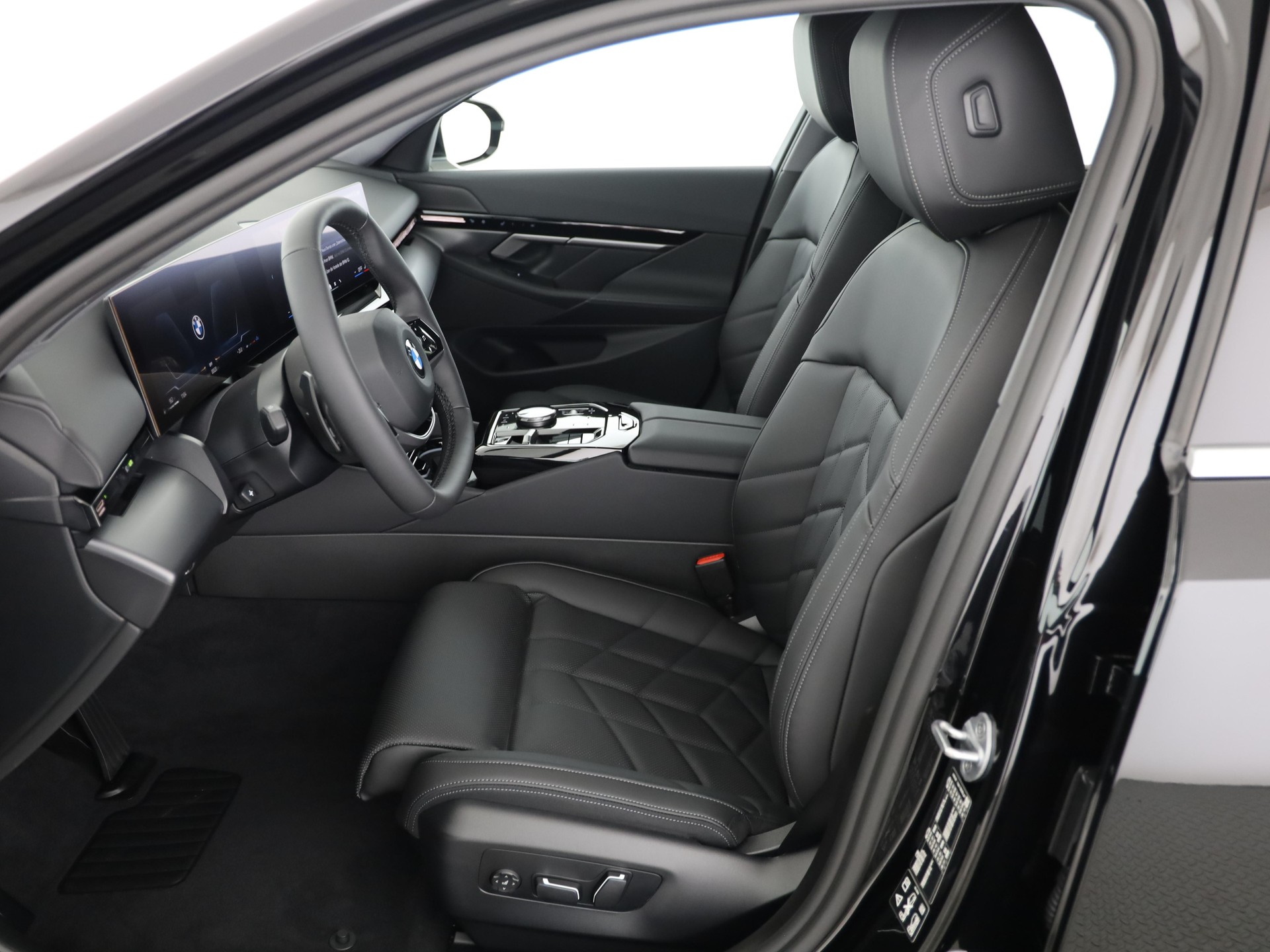 BMW 520d xDrive Touring-showroom-element-3