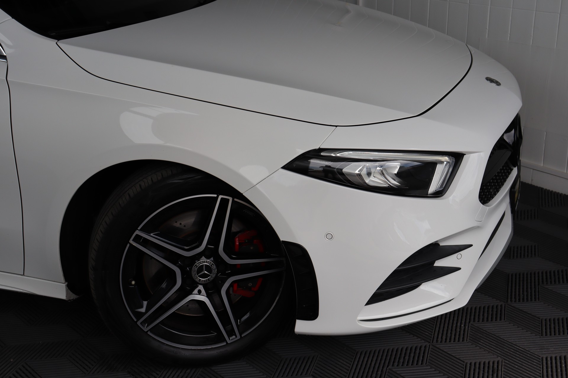MERCEDES-BENZ A 250 AMG Line 7G-DCT-showroom-element-3