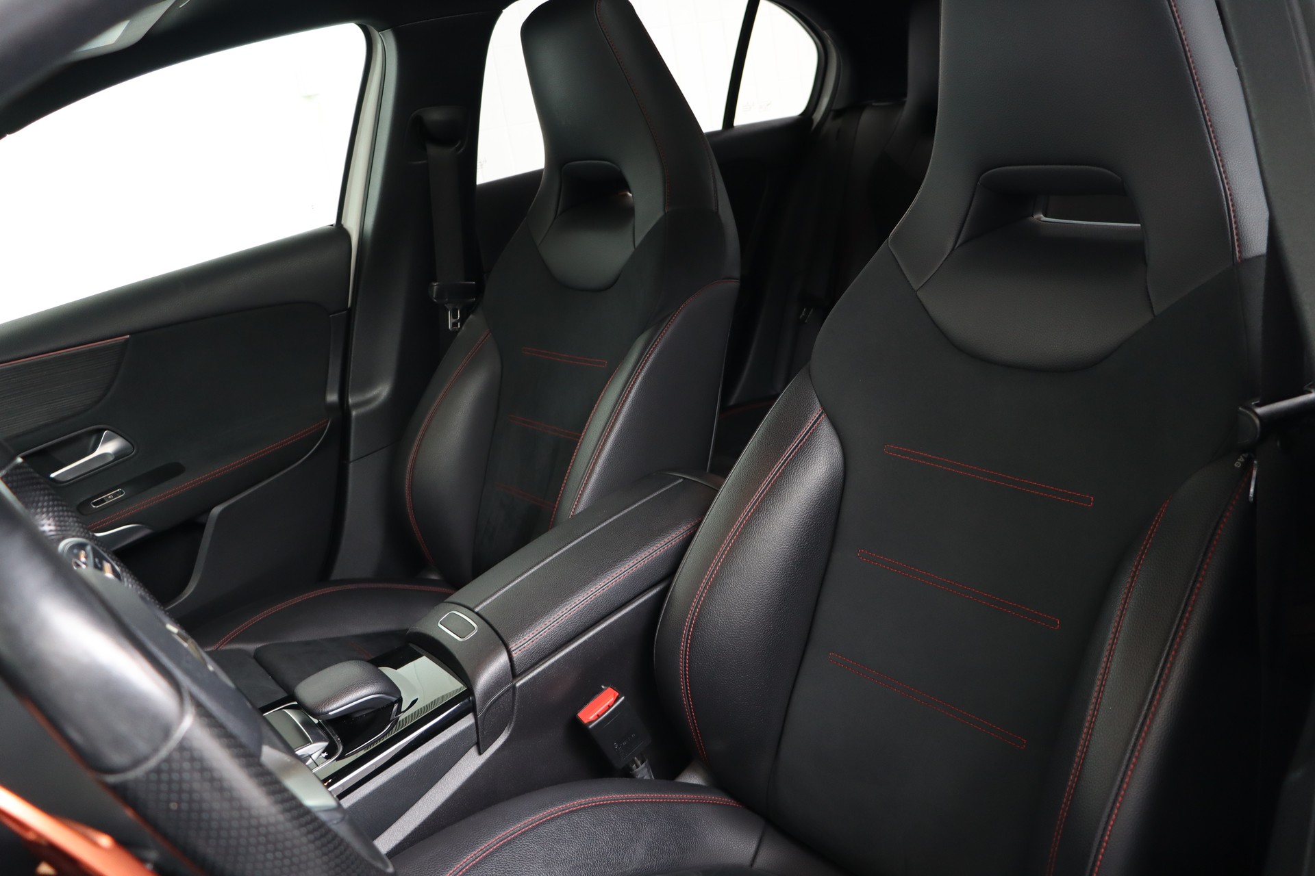 MERCEDES-BENZ A 250 AMG Line 7G-DCT-image-9