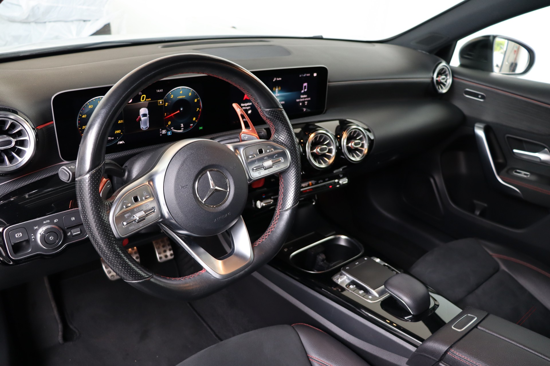 MERCEDES-BENZ A 250 AMG Line 7G-DCT-image-8