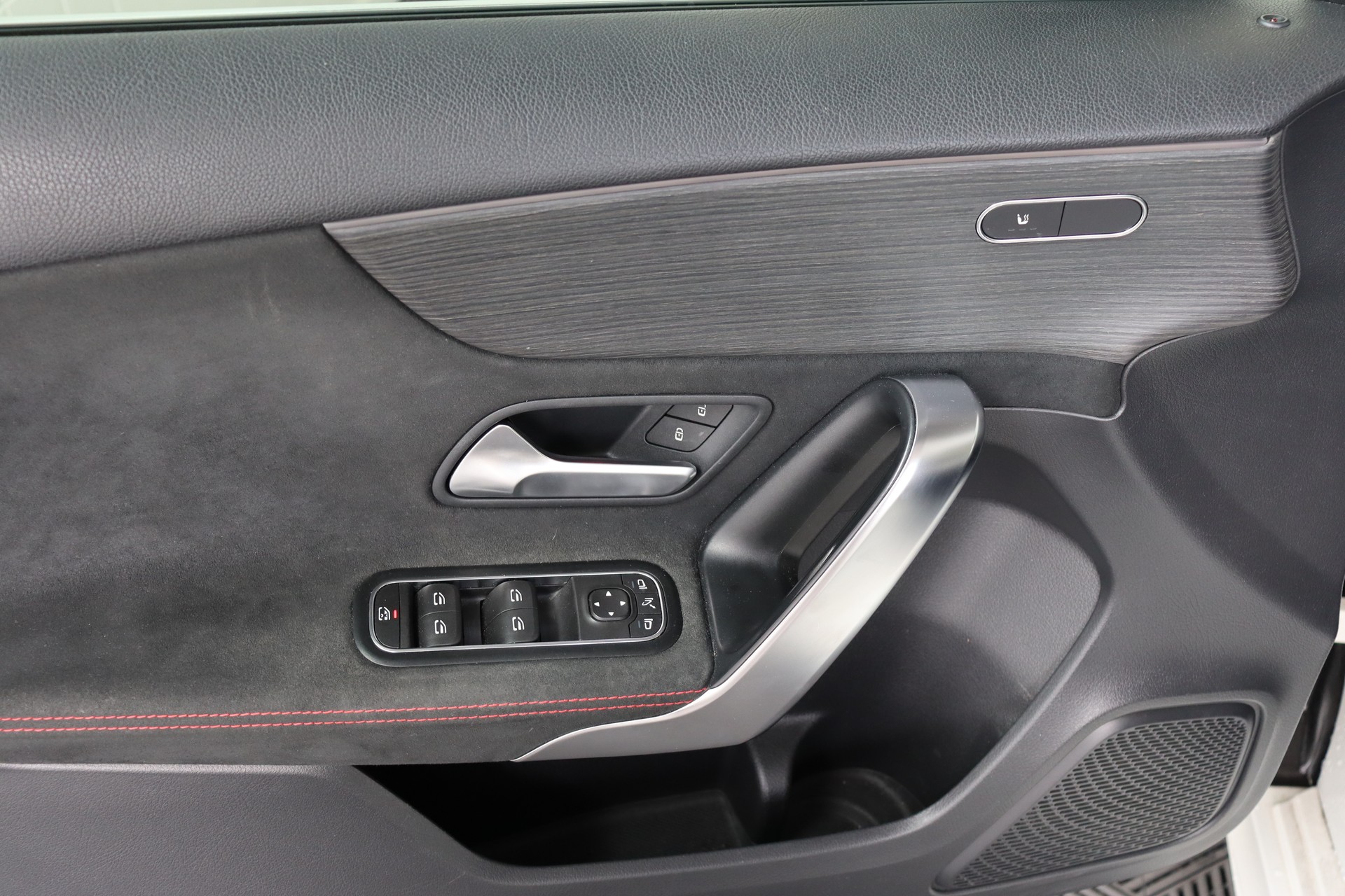 MERCEDES-BENZ A 250 AMG Line 7G-DCT-image-25