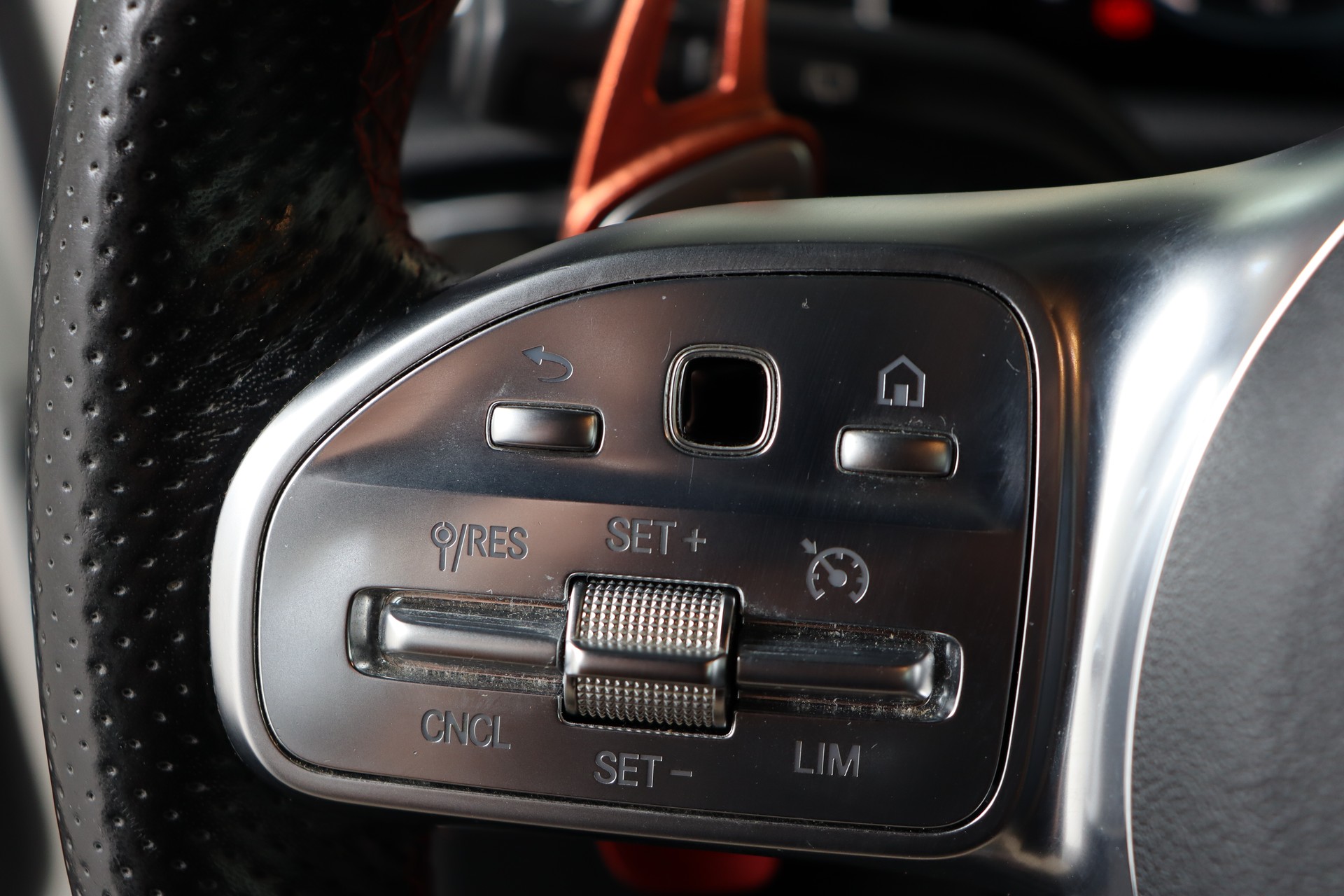 MERCEDES-BENZ A 250 AMG Line 7G-DCT-image-16