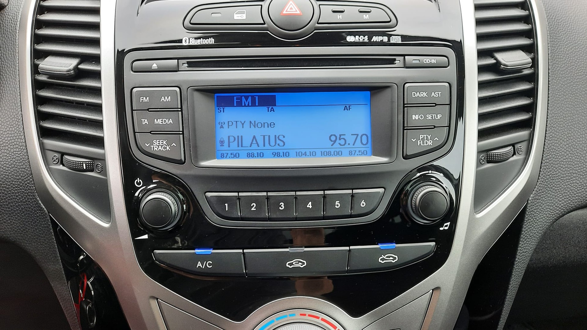 HYUNDAI iX20 1.6 Premium Automatic-image-10