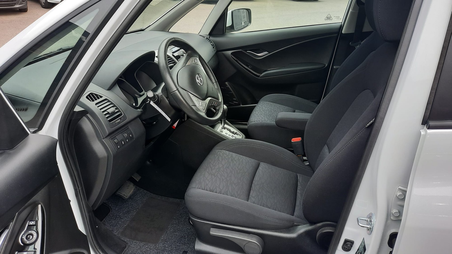 HYUNDAI iX20 1.6 Premium Automatic-showroom-element-3