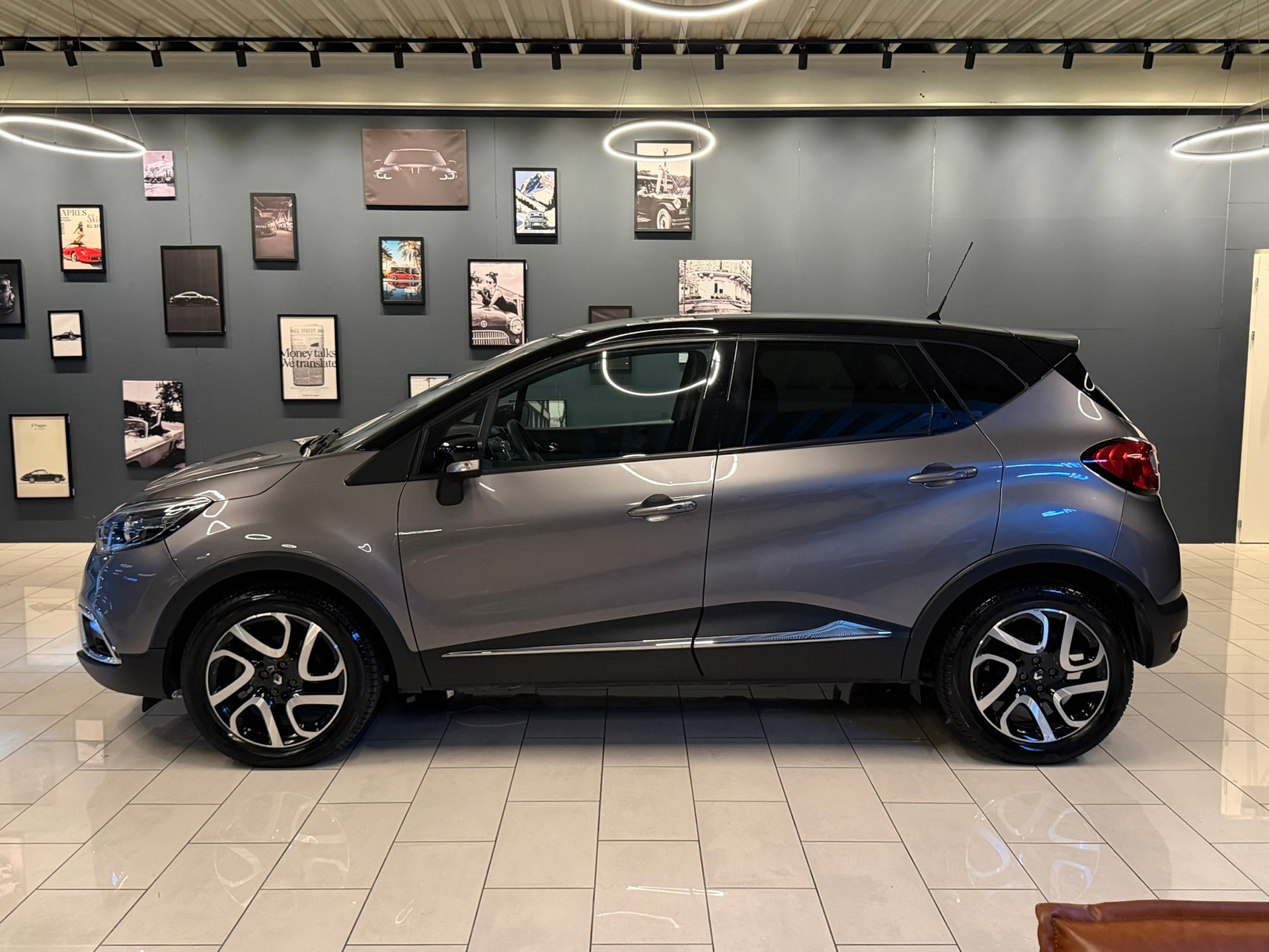 RENAULT Captur 1.2 T 16V Privilège EDC-showroom-element-3