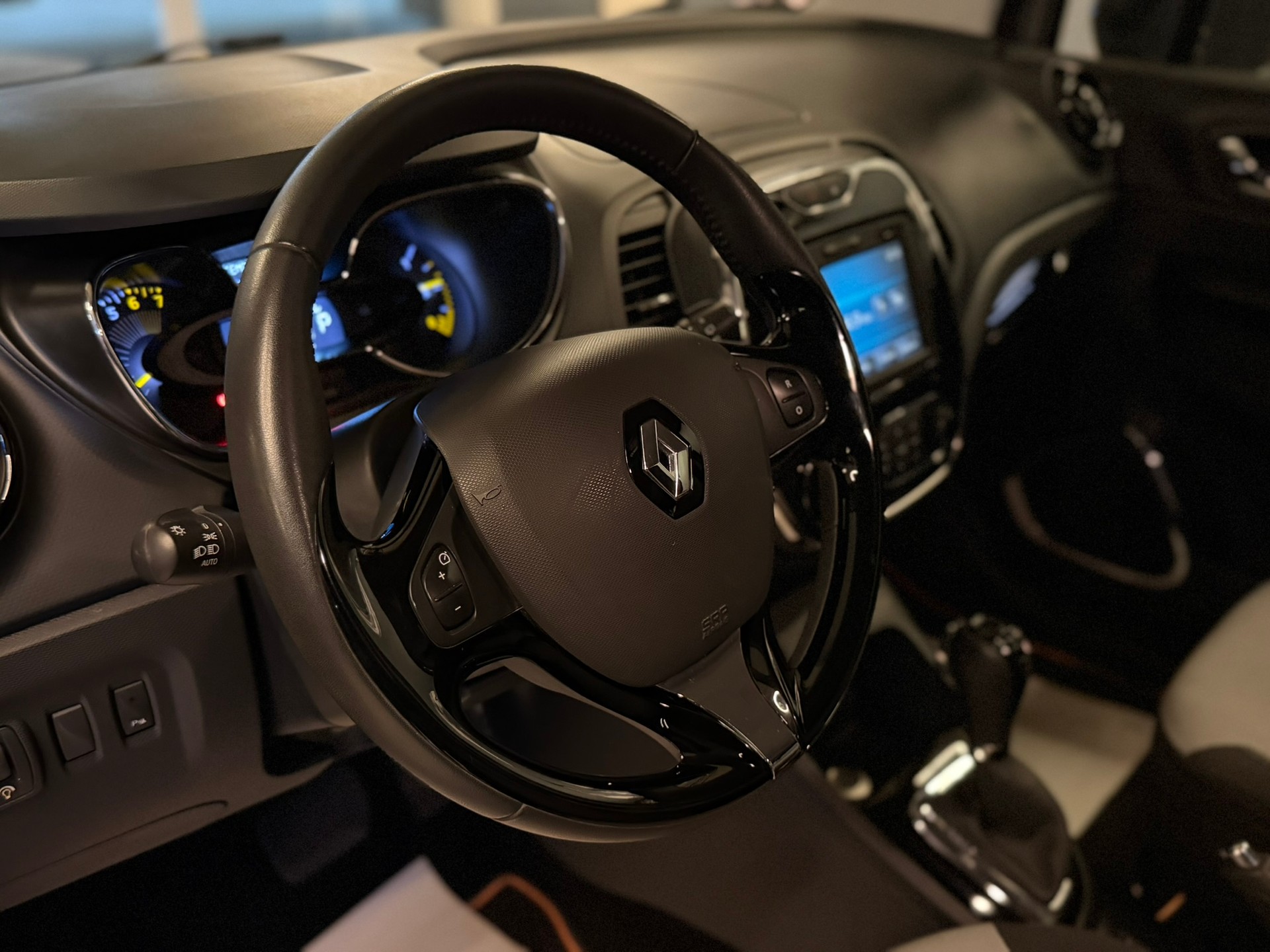 RENAULT Captur 1.2 T 16V Privilège EDC-image-8