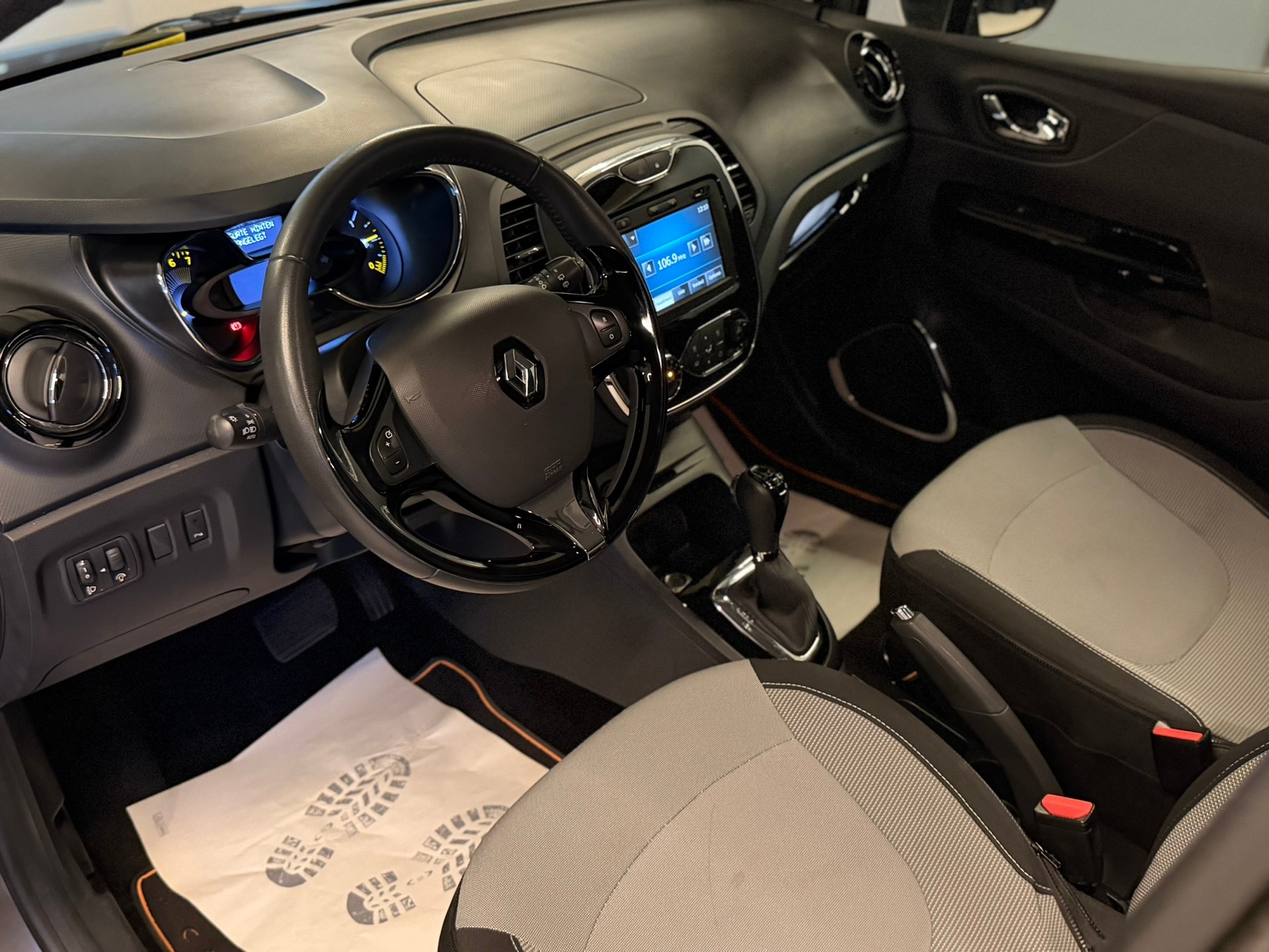 RENAULT Captur 1.2 T 16V Privilège EDC-image-10