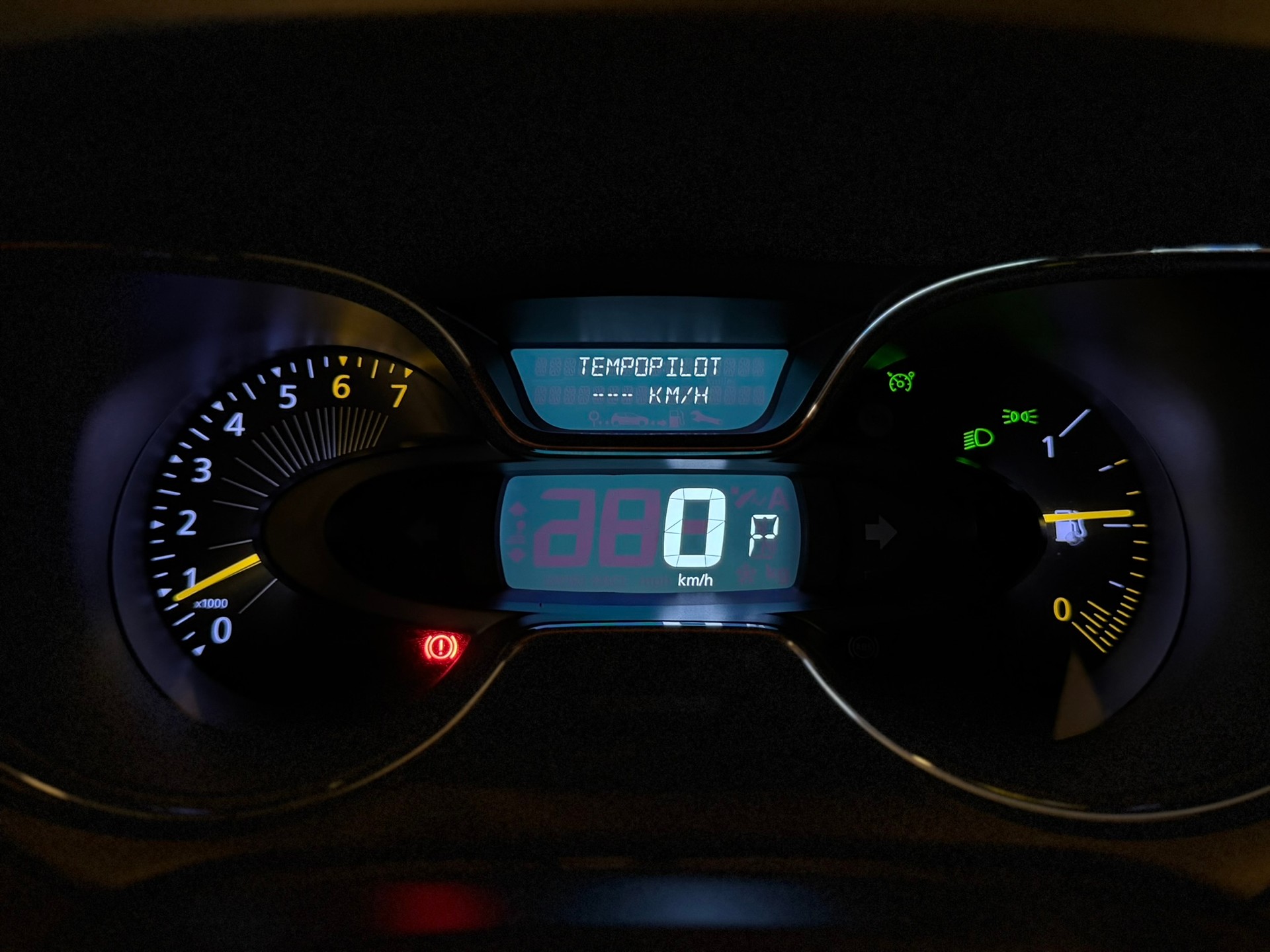 RENAULT Captur 1.2 T 16V Privilège EDC-image-18