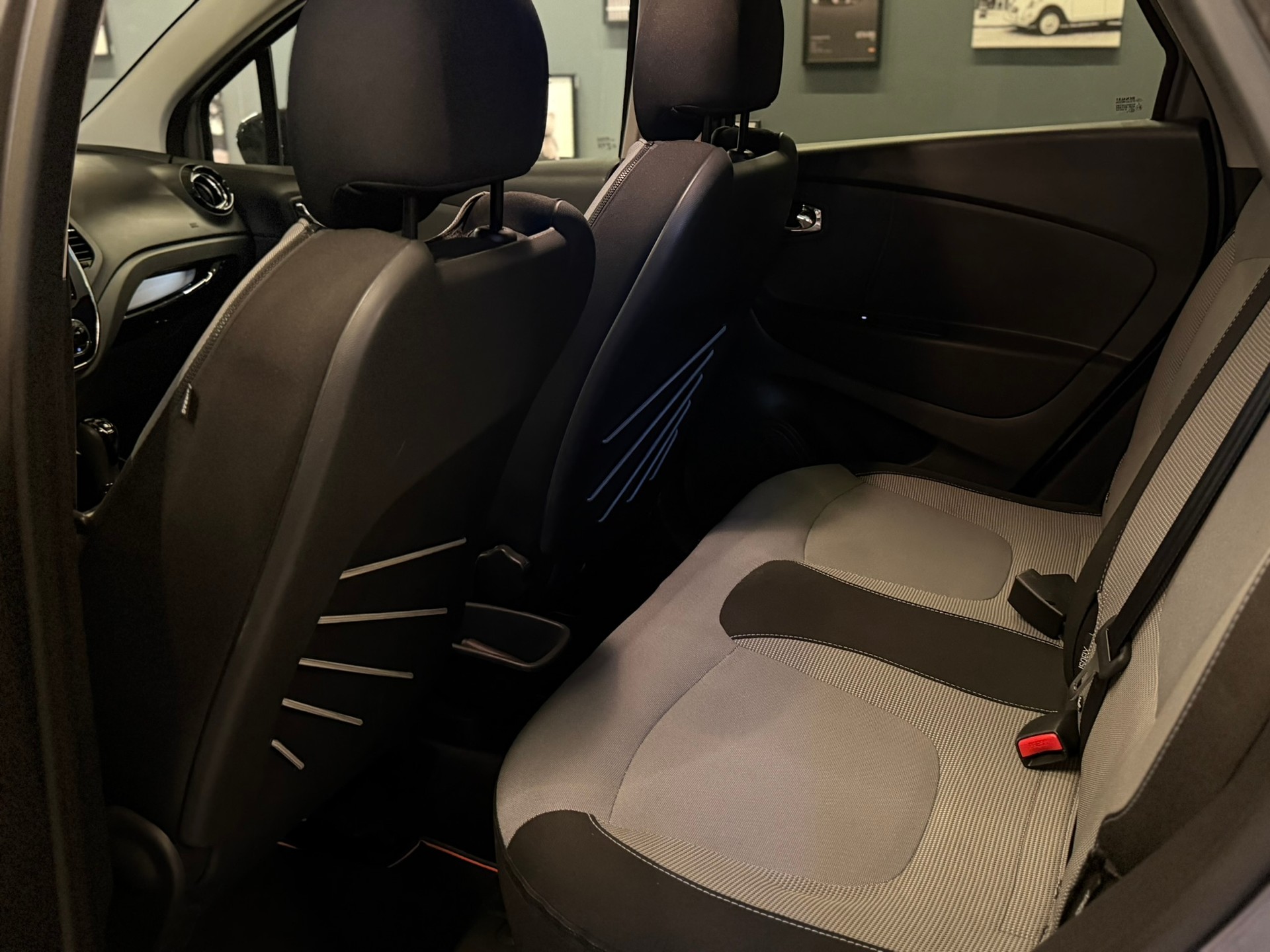 RENAULT Captur 1.2 T 16V Privilège EDC-image-15