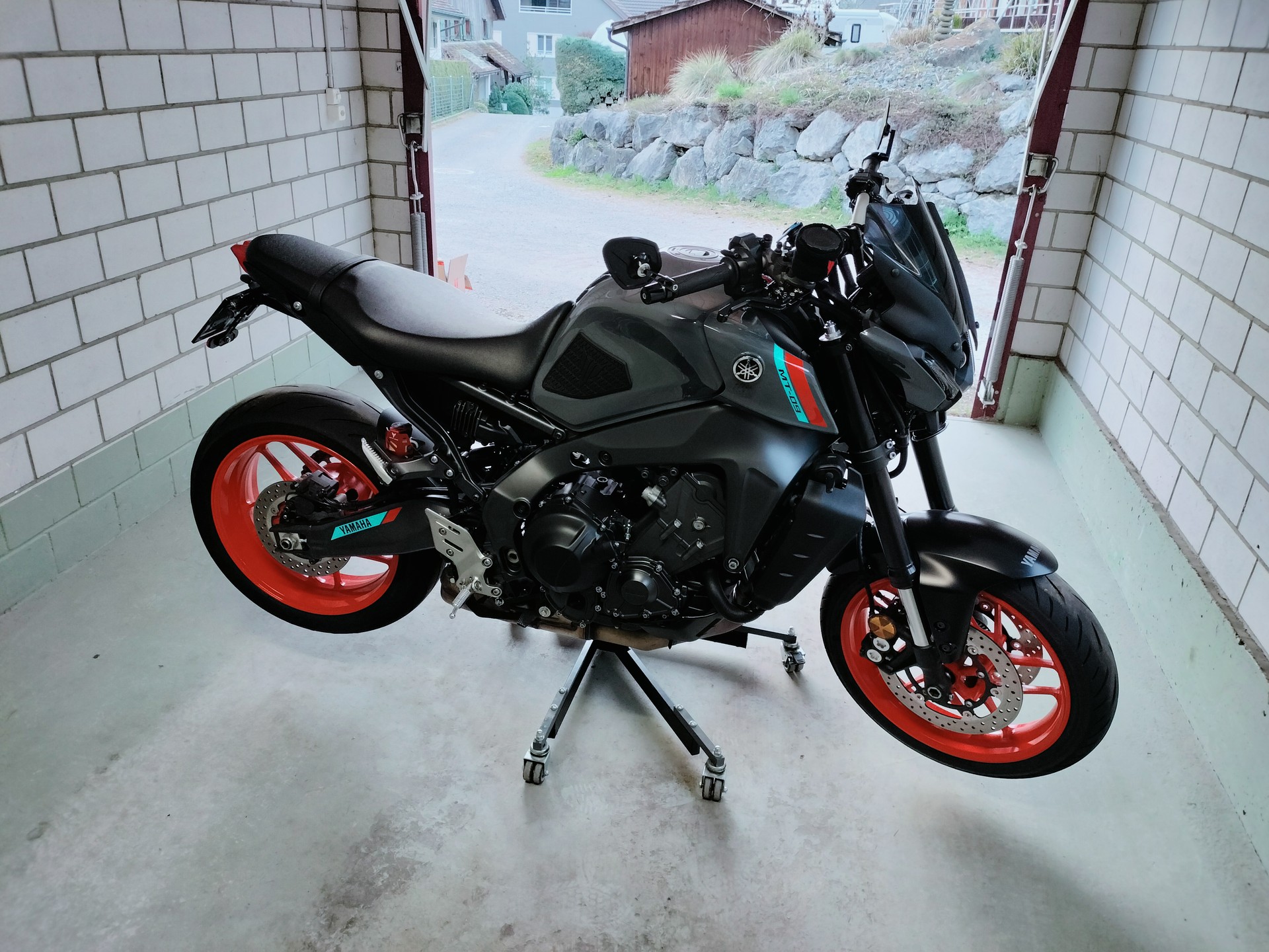 YAMAHA MT-09-image-3
