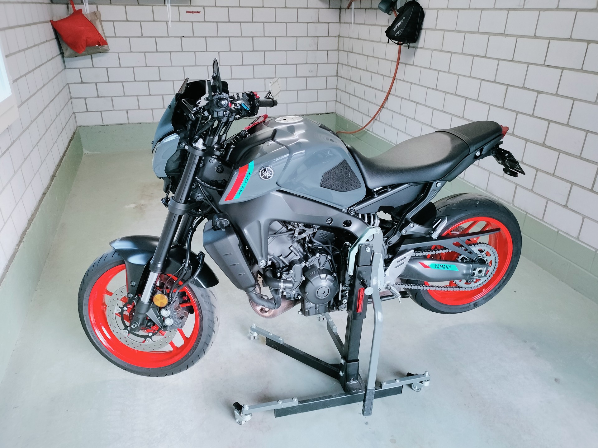 YAMAHA MT-09-image-2