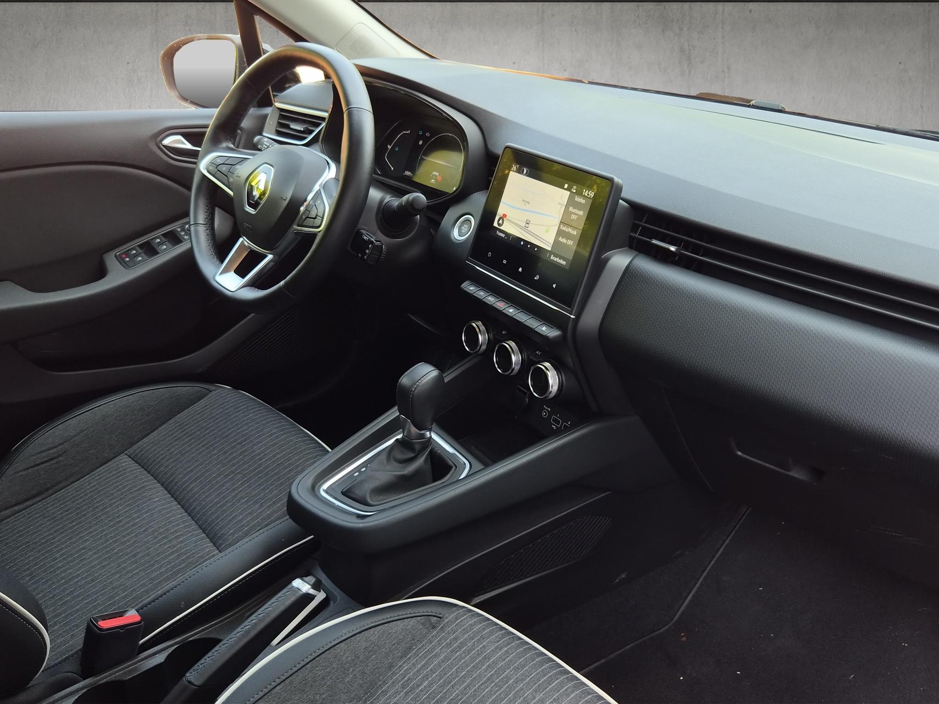 RENAULT Clio 1.6 E-Tech Intens-image-13