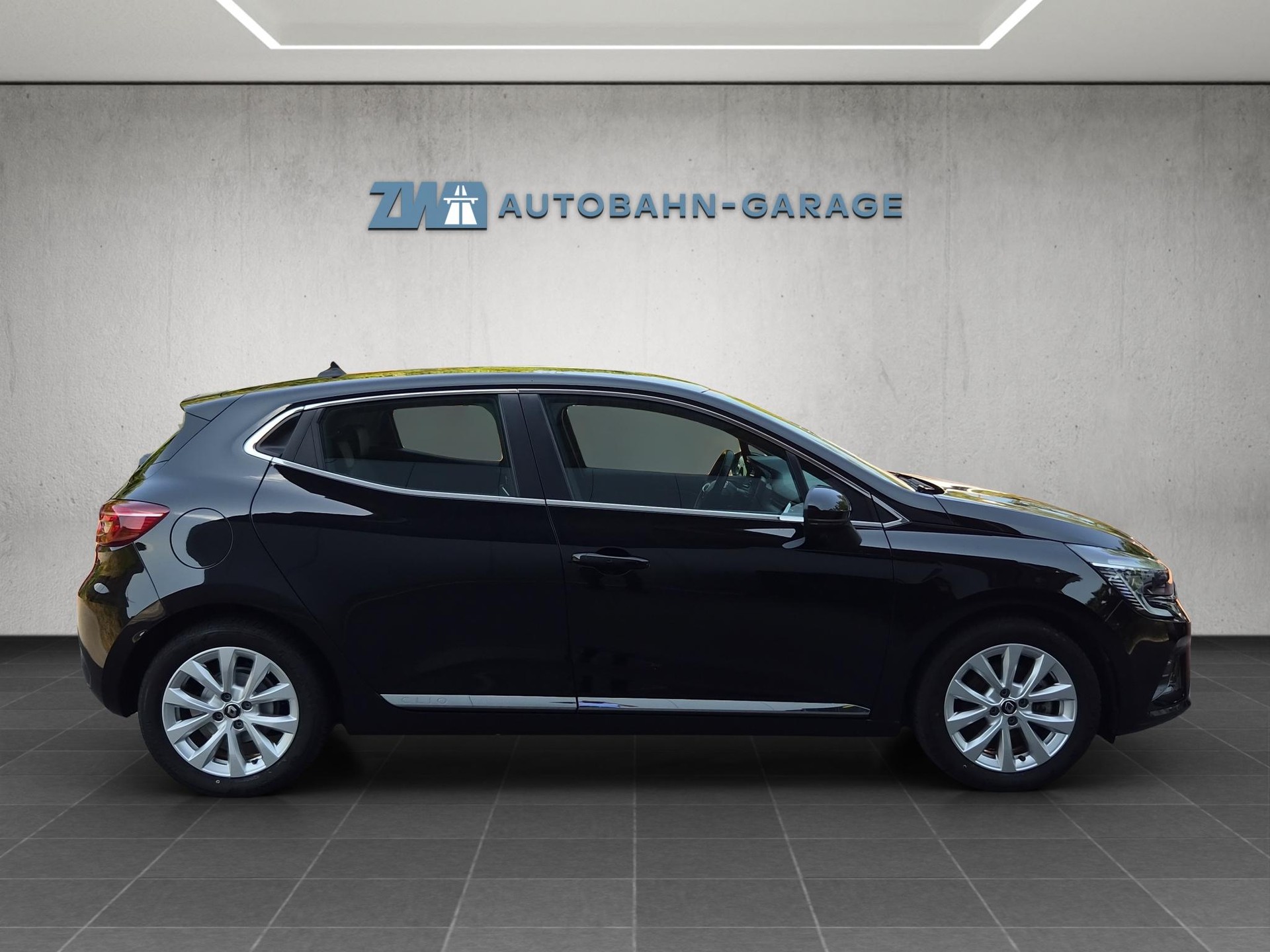 RENAULT Clio 1.6 E-Tech Intens-image-5