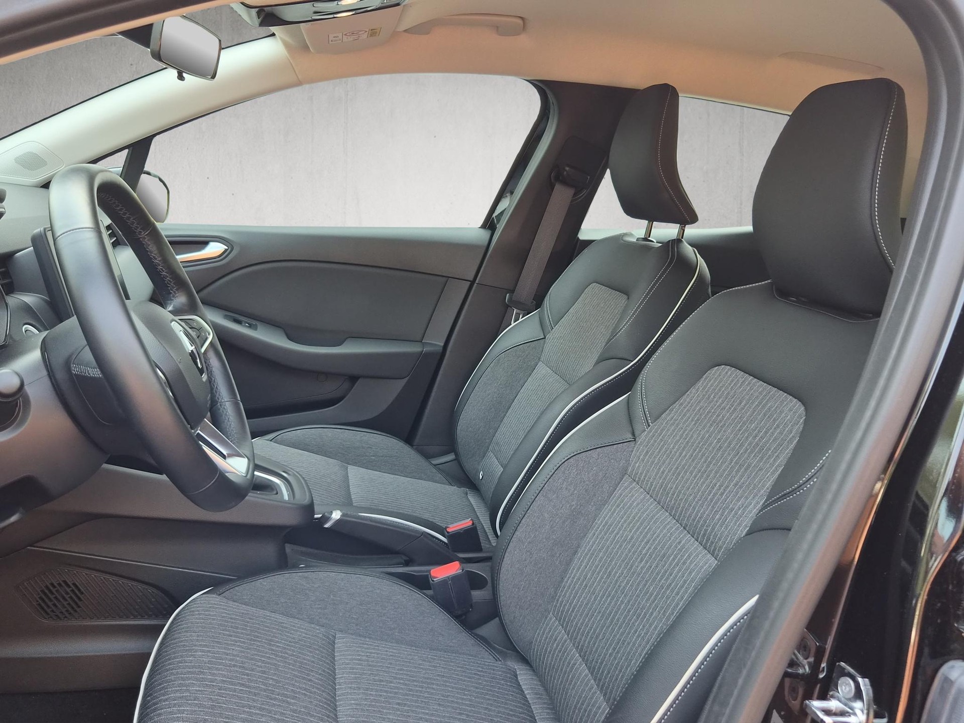 RENAULT Clio 1.6 E-Tech Intens-image-9