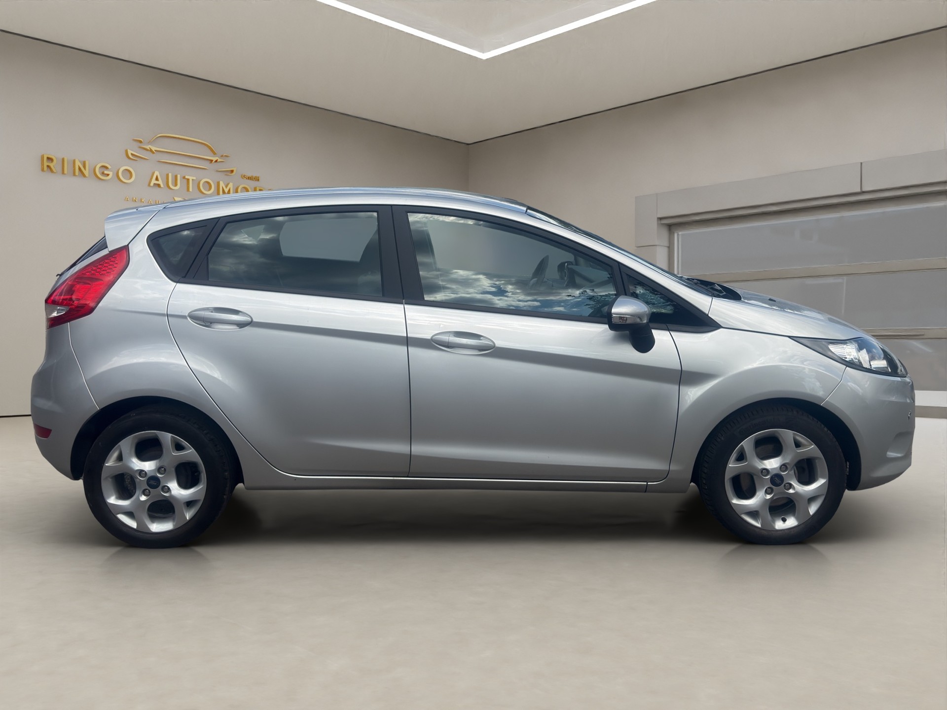 FORD Fiesta 1.4 16V Trend Automatic-image-7