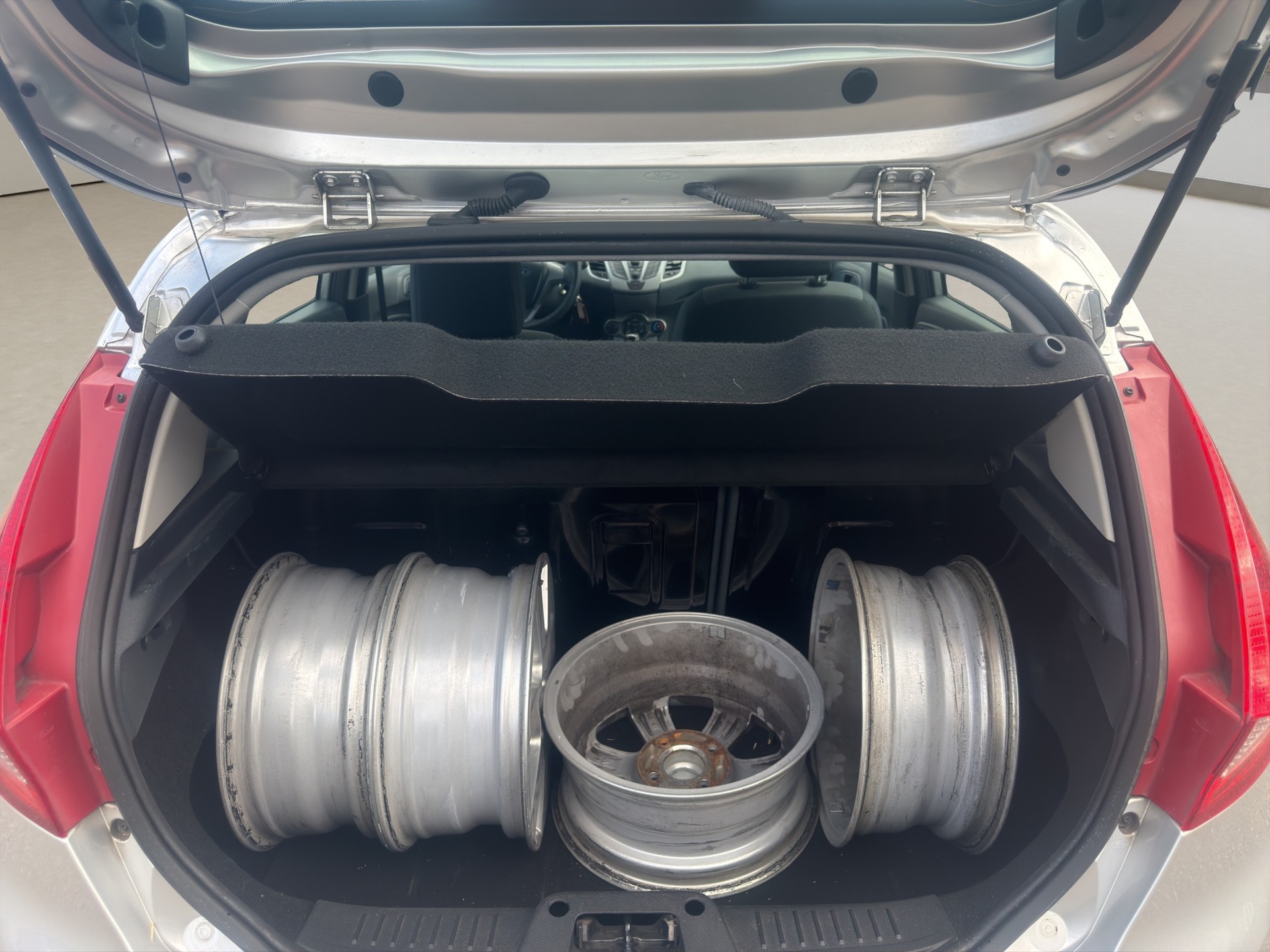 FORD Fiesta 1.4 16V Trend Automatic-image-13