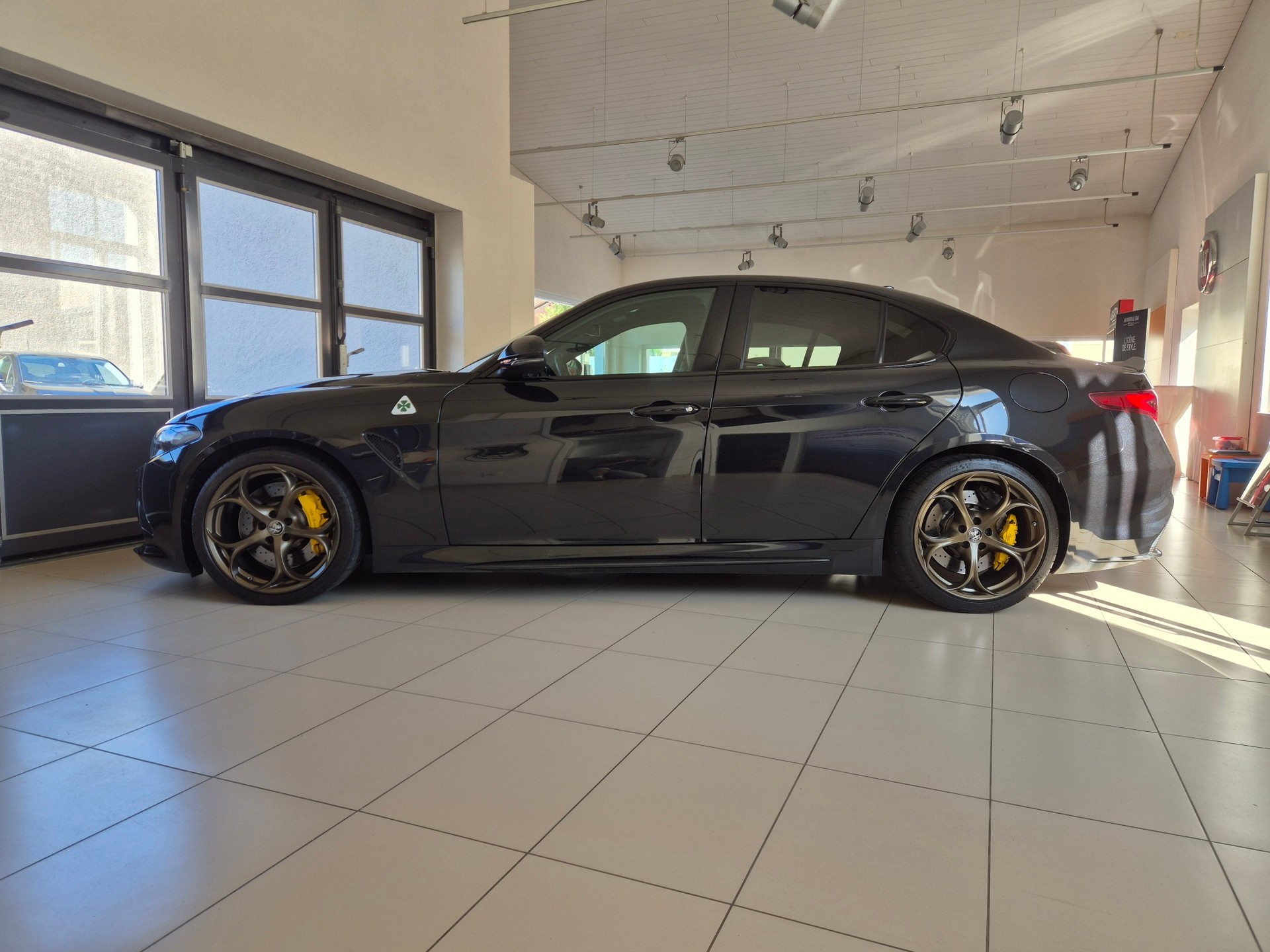 ALFA ROMEO Giulia 2.9 V6 Quadrifoglio Automatic 10 ANS SWISS FREE SERVICE-showroom-element-2