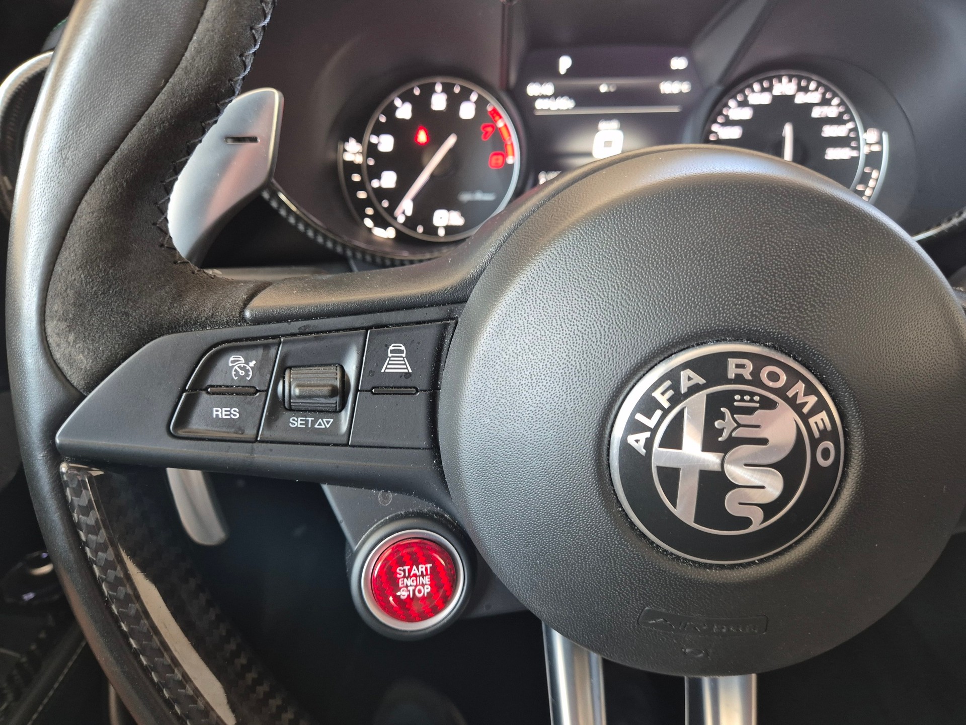 ALFA ROMEO Giulia 2.9 V6 Quadrifoglio Automatic 10 ANS SWISS FREE SERVICE-image-18