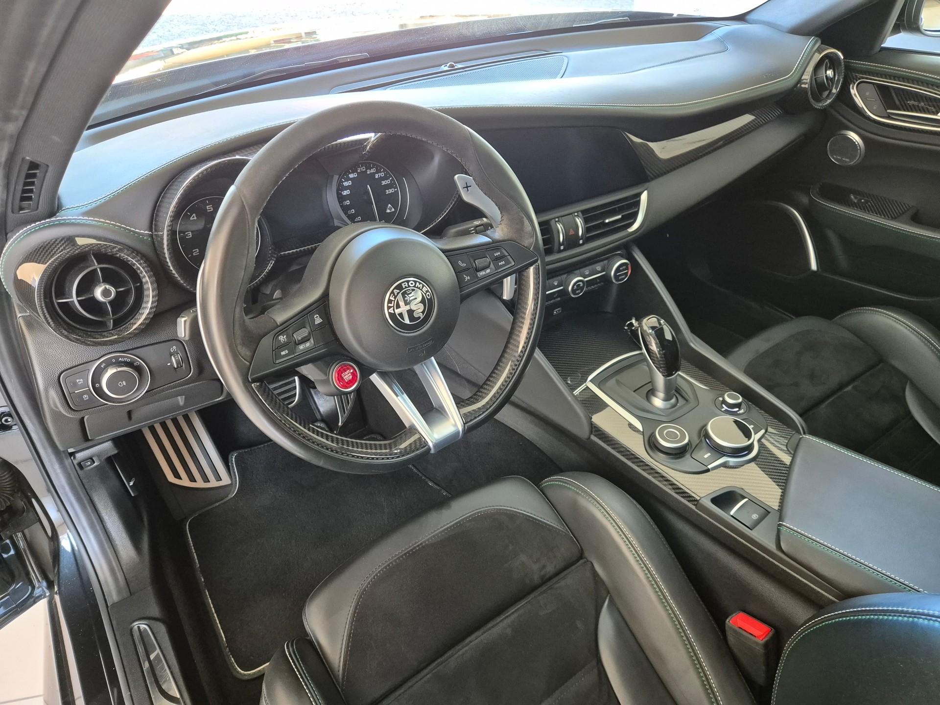 ALFA ROMEO Giulia 2.9 V6 Quadrifoglio Automatic 10 ANS SWISS FREE SERVICE-image-13