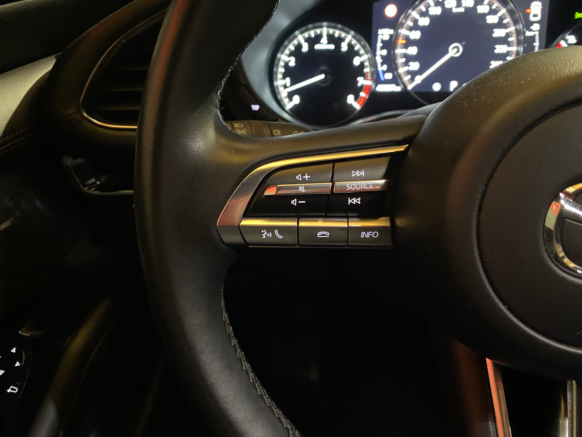 MAZDA 3 Hatchback SKYACTIV-X M Hybrid 186 Homura Automat-image-20