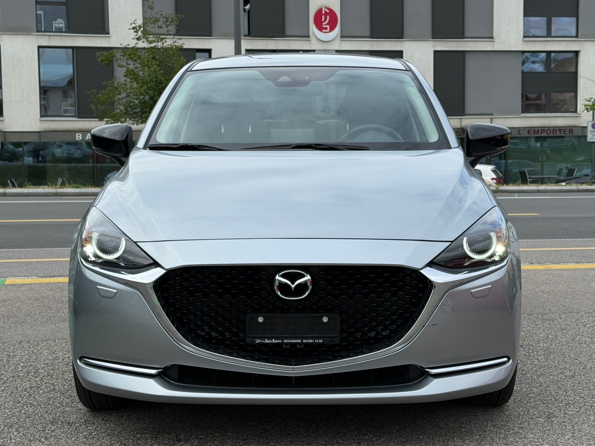 MAZDA 2 SKYACTIV-G 90 Homura Automat - Dernier Service Mazda fait le 11-06-2026 à 2’374 km - Garantie Mazda valable jusqu’a 01.2028-showroom-element-2
