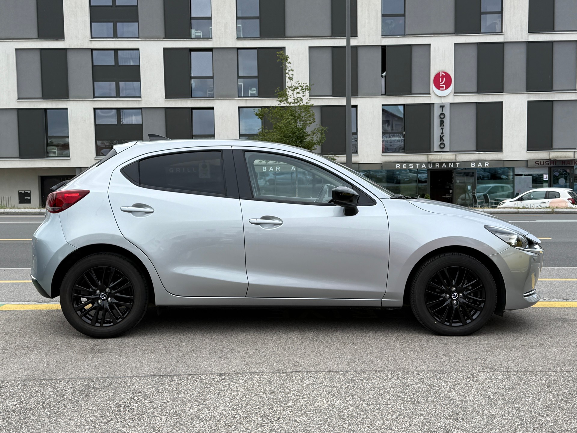 MAZDA 2 SKYACTIV-G 90 Homura Automat - Dernier Service Mazda fait le 11-06-2026 à 2’374 km - Garantie Mazda valable jusqu’a 01.2028-image-9