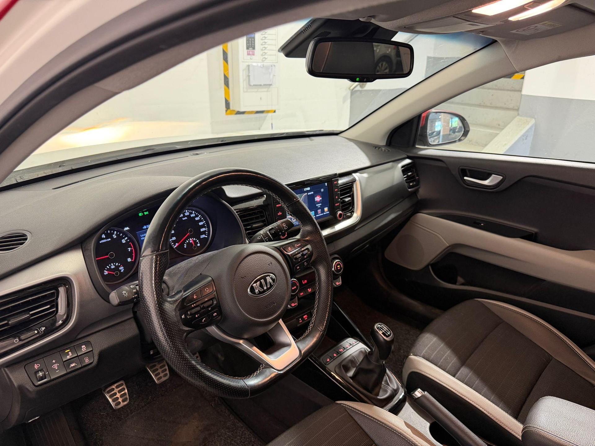 KIA Stonic 1.0 T-GDi-showroom-element-2