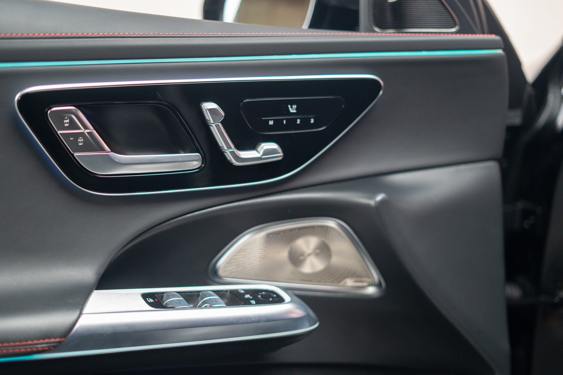 MERCEDES-BENZ E 53 Hybrid AMG 4matic+ / Beleuchteter Kühlergrill / Panorama / Burmester-image-13