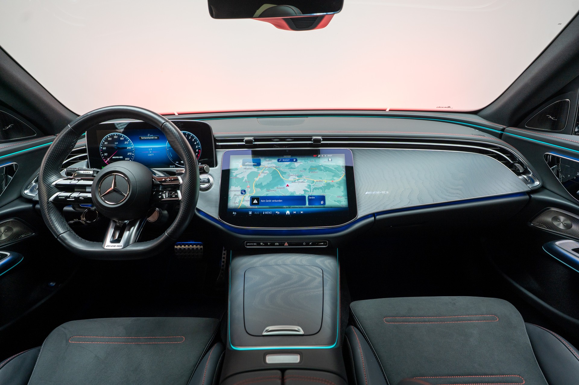 MERCEDES-BENZ E 53 Hybrid AMG 4matic+ / Beleuchteter Kühlergrill / Panorama / Burmester-image-21