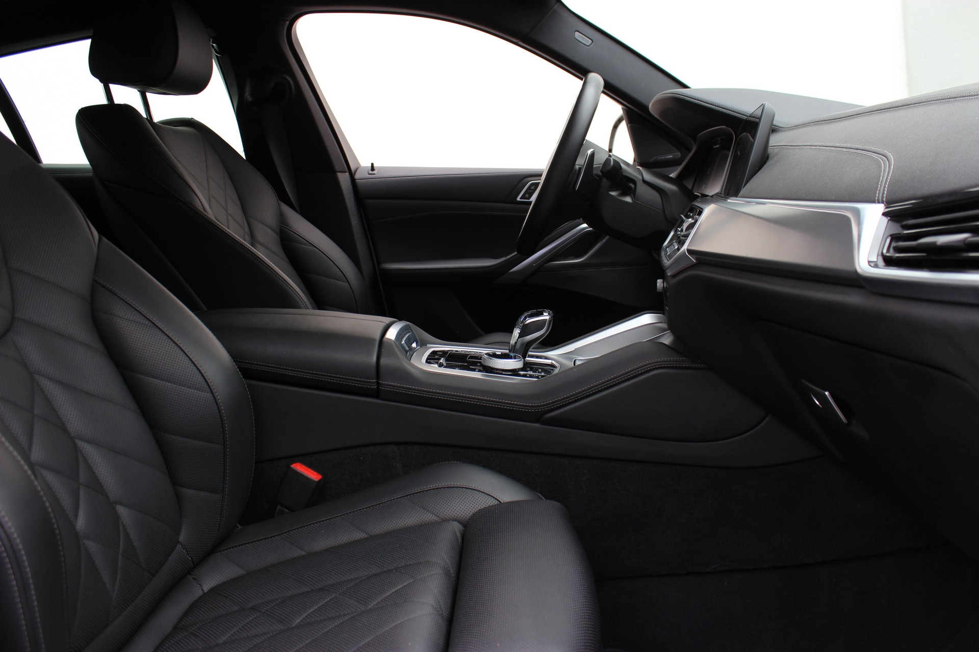 BMW X6 xDrive 48V 30d M Sport *MINERALWEISS METALLIC*-showroom-element-3