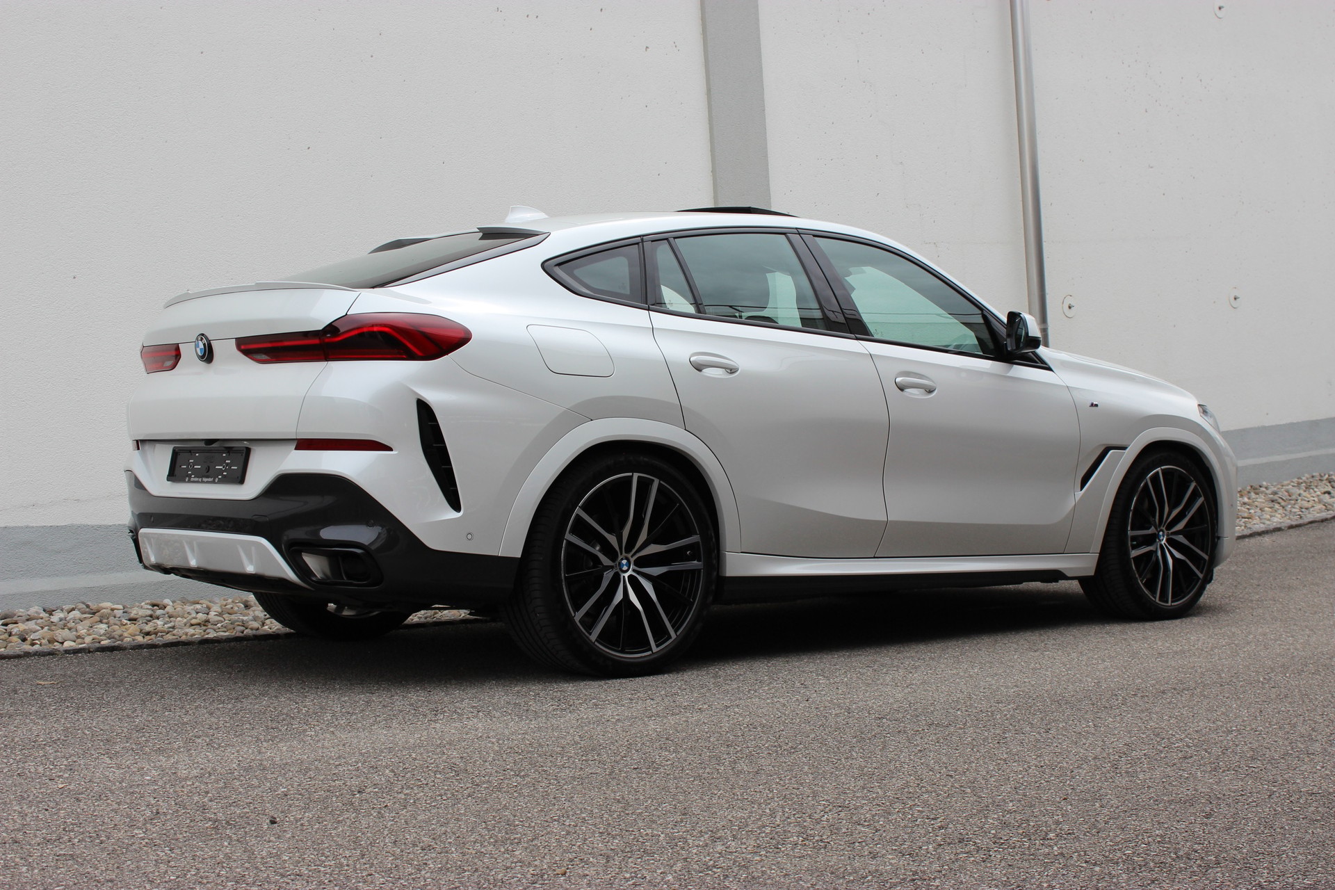 BMW X6 xDrive 48V 30d M Sport *MINERALWEISS METALLIC*-showroom-element-2