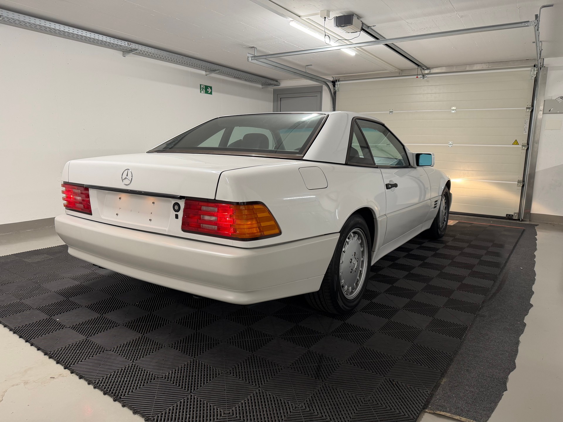MERCEDES-BENZ SL 500 Automatic-showroom-element-3