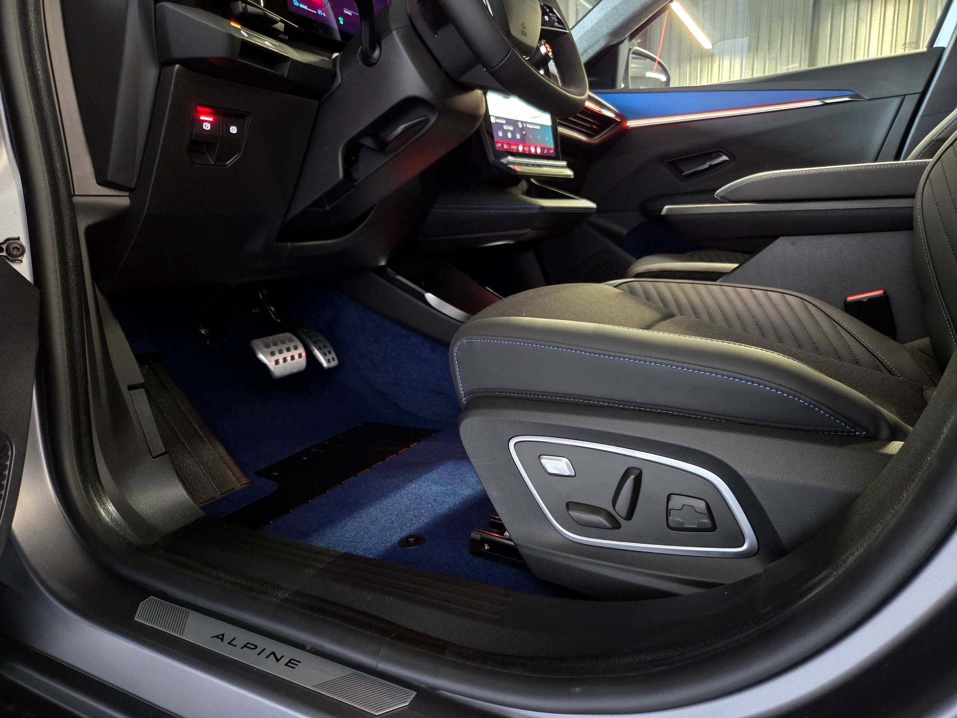RENAULT Scénic E-Tech esprit Alpine-image-8