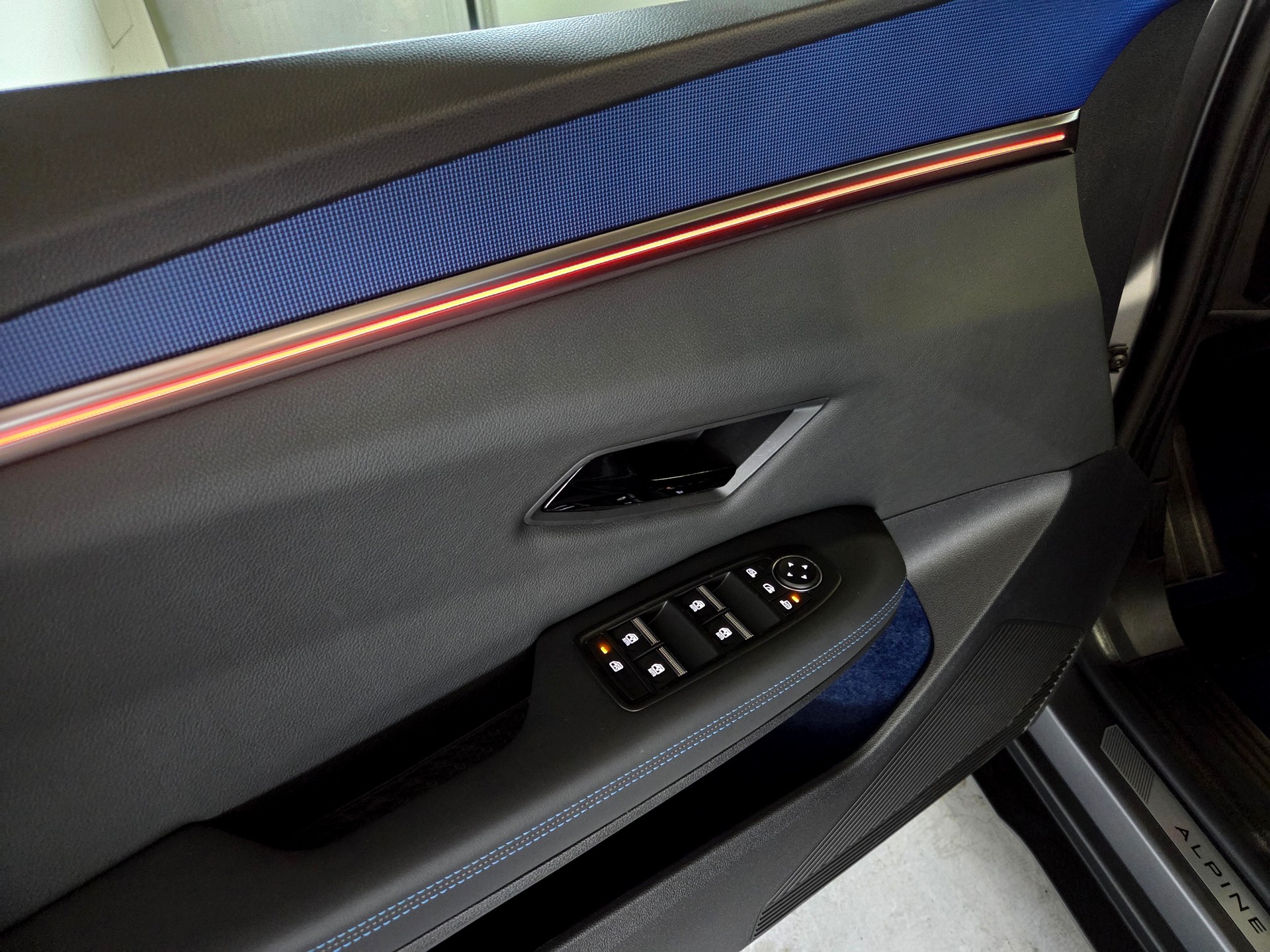 RENAULT Scénic E-Tech esprit Alpine-image-15