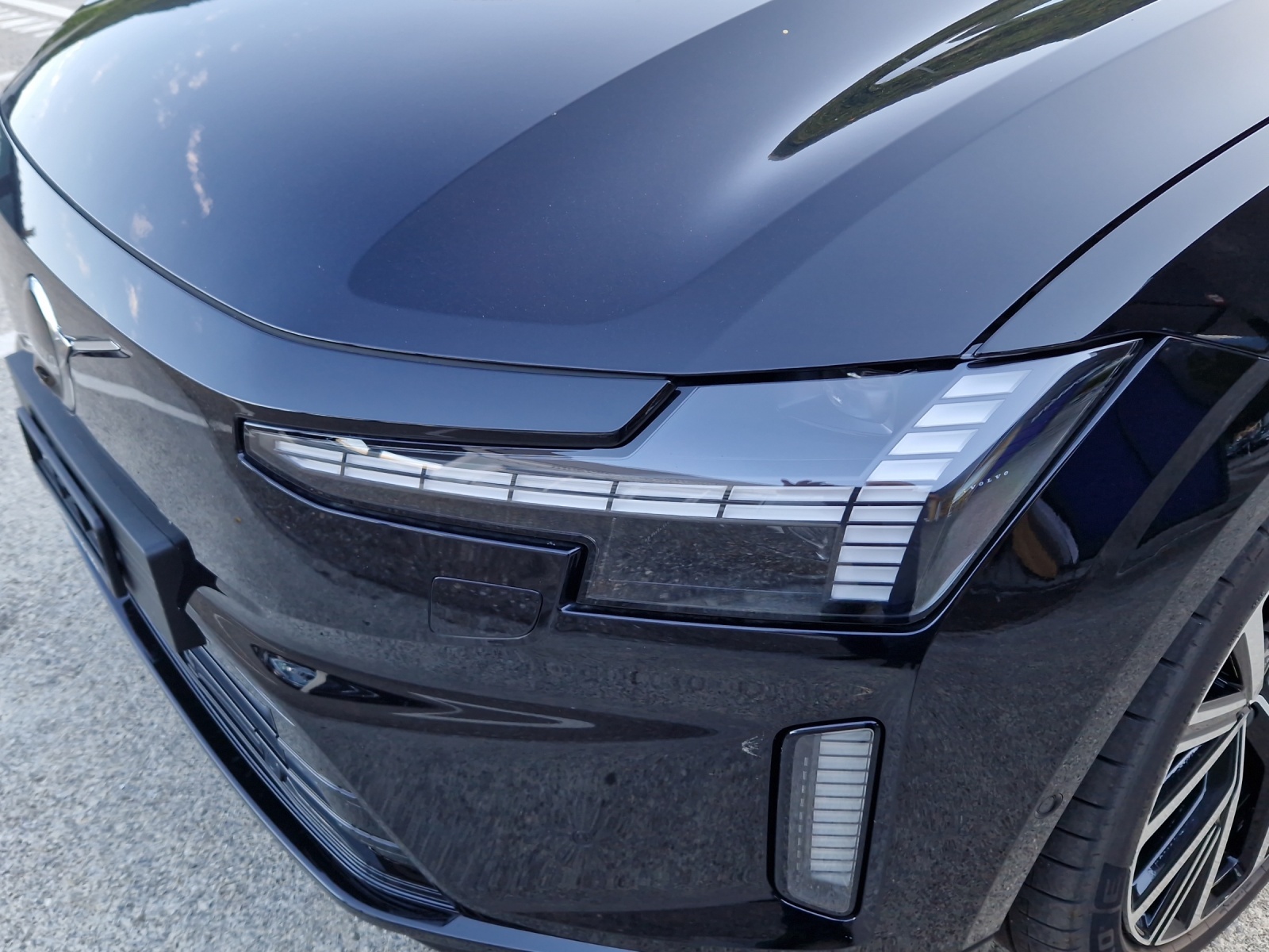 VOLVO ES90 Ultra-showroom-element-3