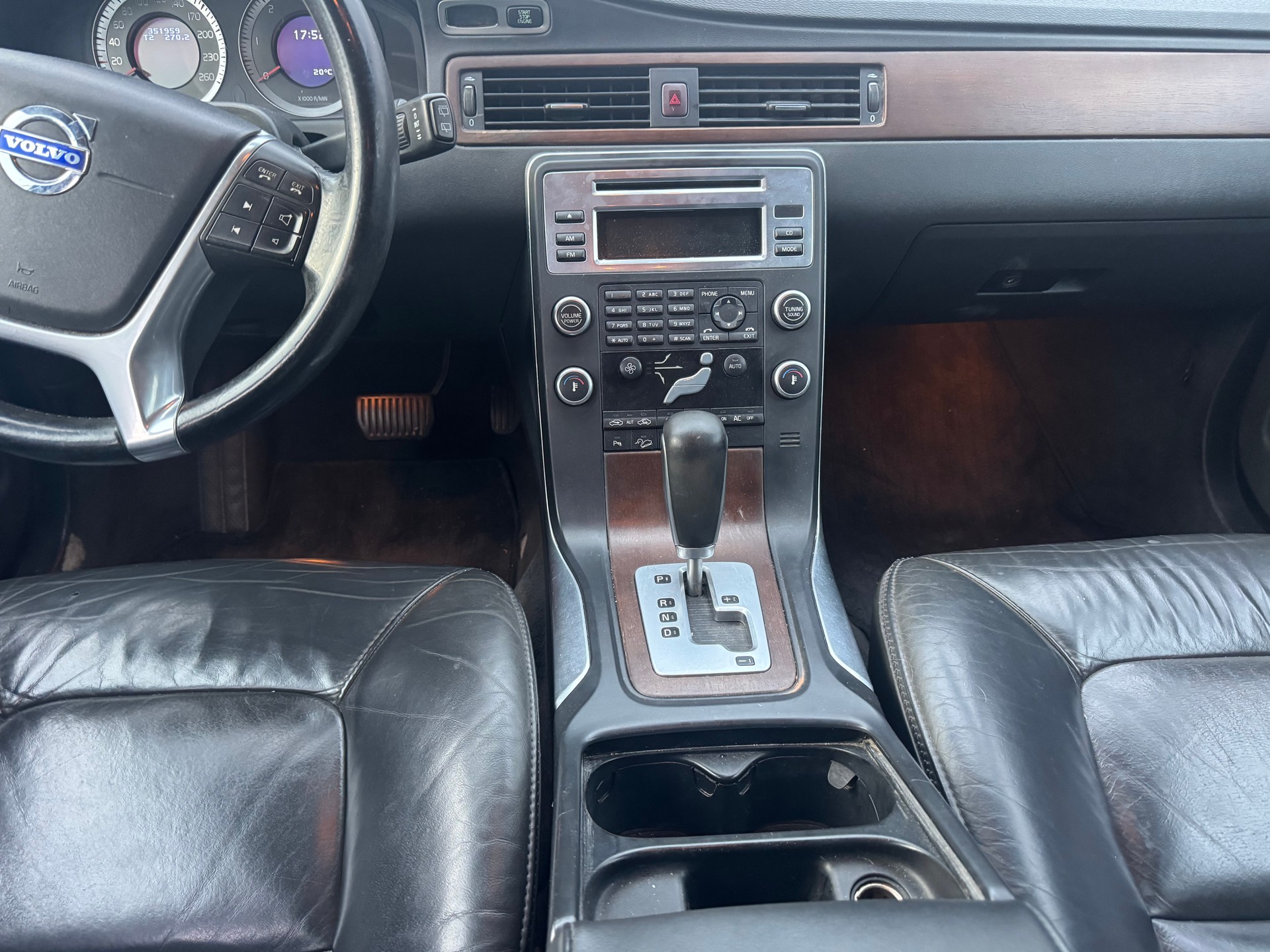 VOLVO XC70 D5 AWD Momentum Geartronic-image-8